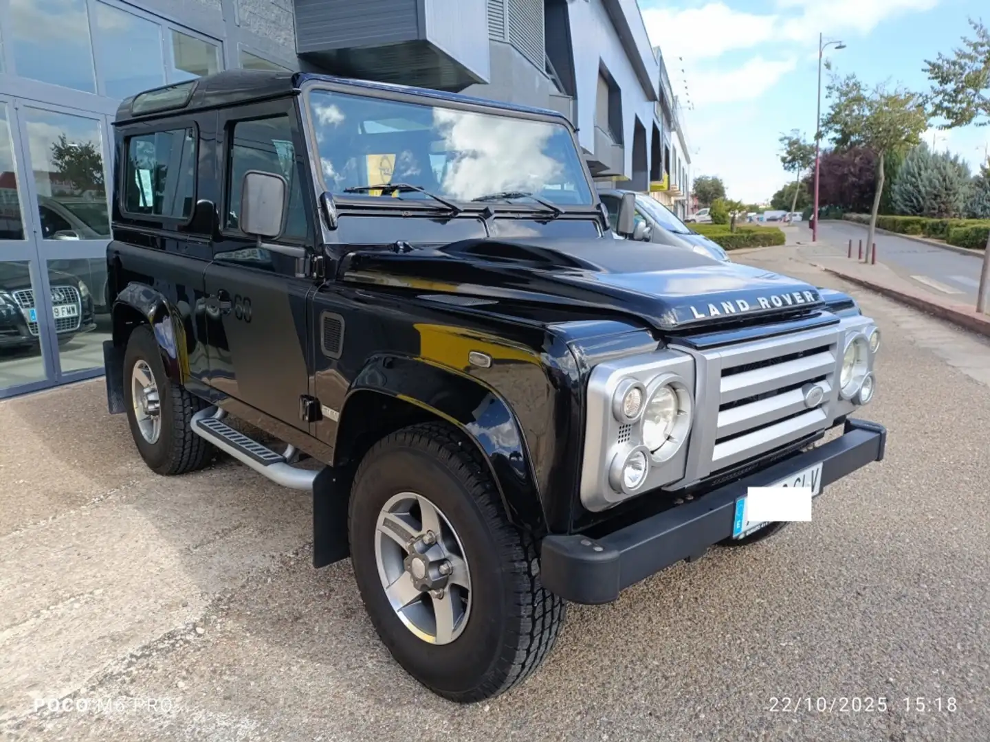 Land Rover Defender 90 SW SVX Negro - 2