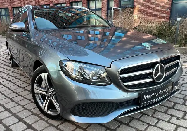 Mercedes-Benz E 450 T*4M*PANO*DISTR*AIRM*AHK*DB SERVICE