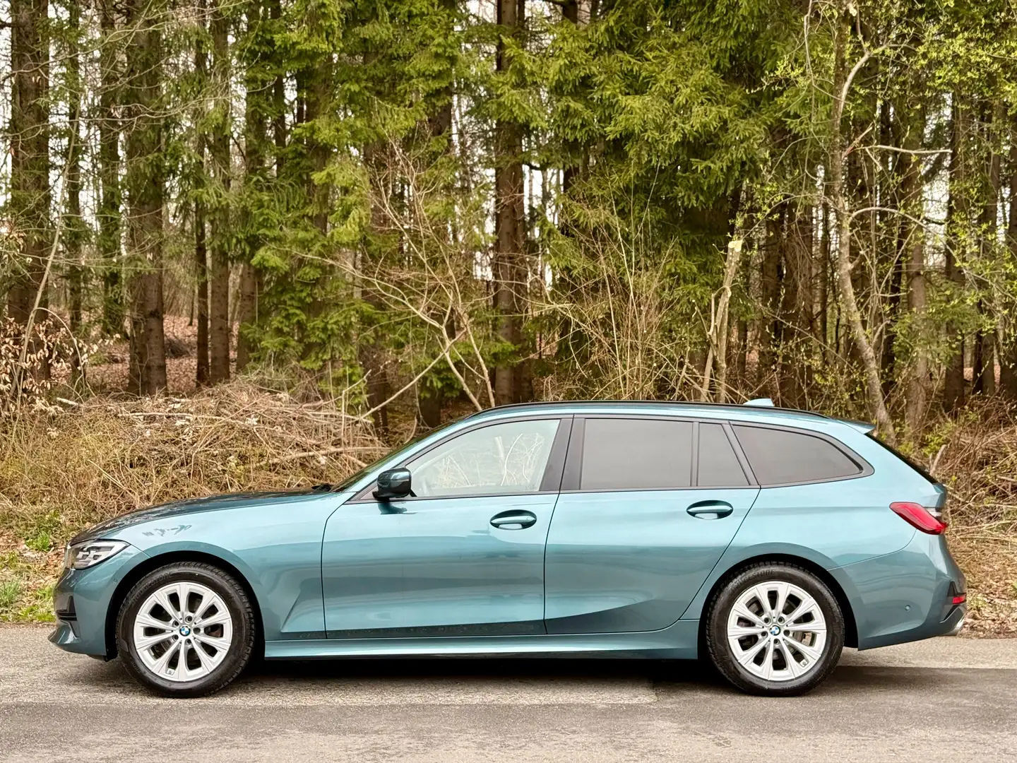 BMW 320 320d xDrive *1BESITZ*MWST*HCAM*LIVECOCKPIT*LEDER* Blau - 2