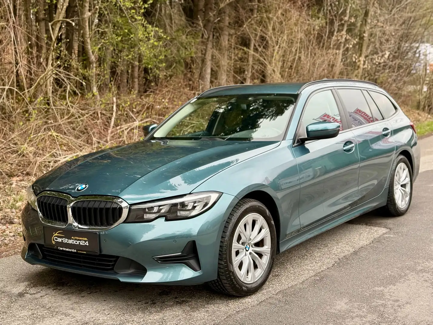 BMW 320 320d xDrive *1BESITZ*MWST*HCAM*LIVECOCKPIT*LEDER* Blau - 1