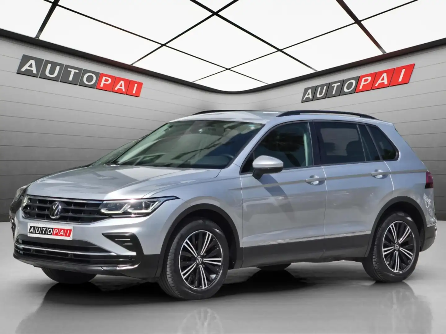 Volkswagen Tiguan 2.0TDI Urban Sport DSG 110kW Plateado - 1