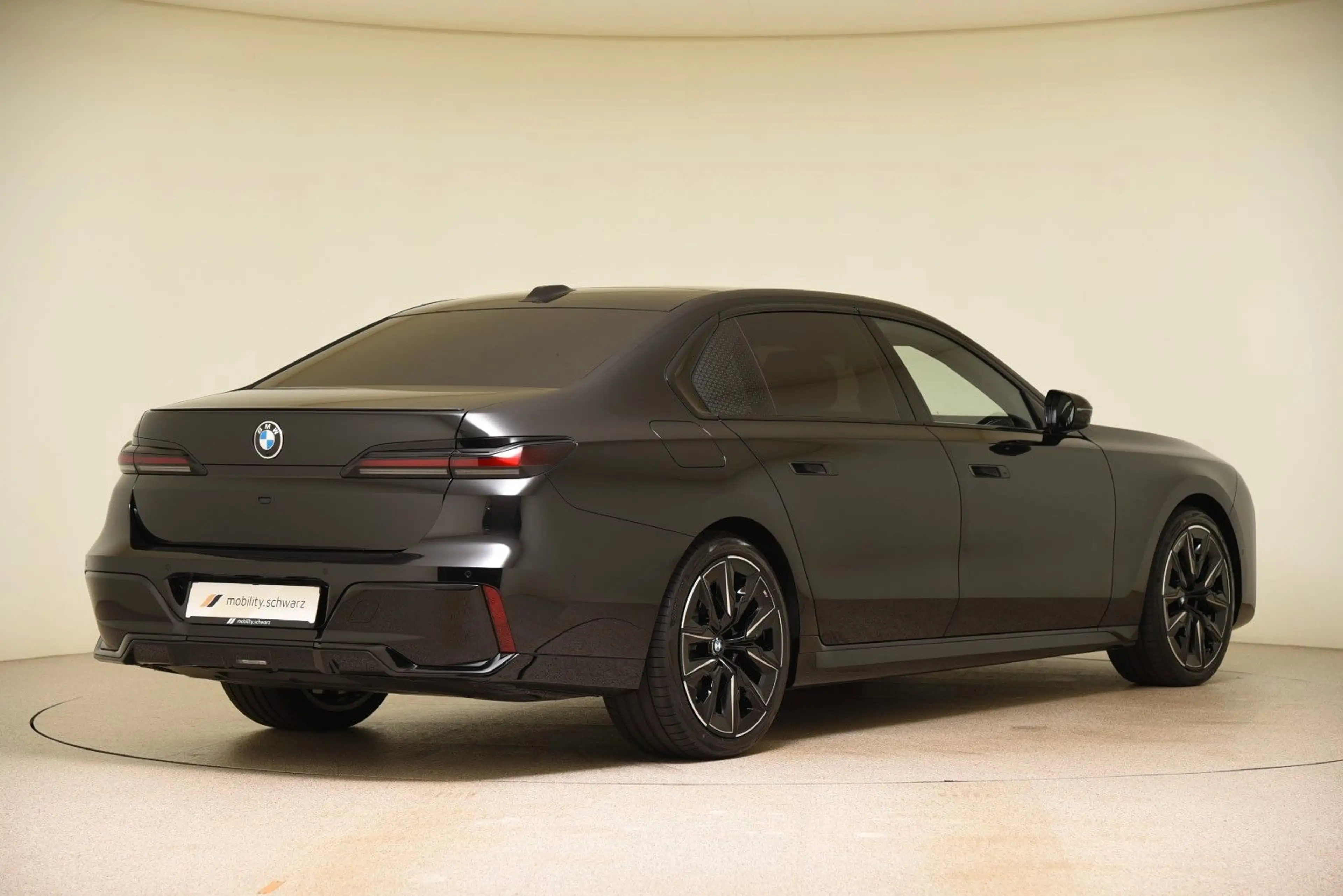 BMW 740 d xDrive M Sport Pro StandHzg LED AHK B&W DAB — photo 3