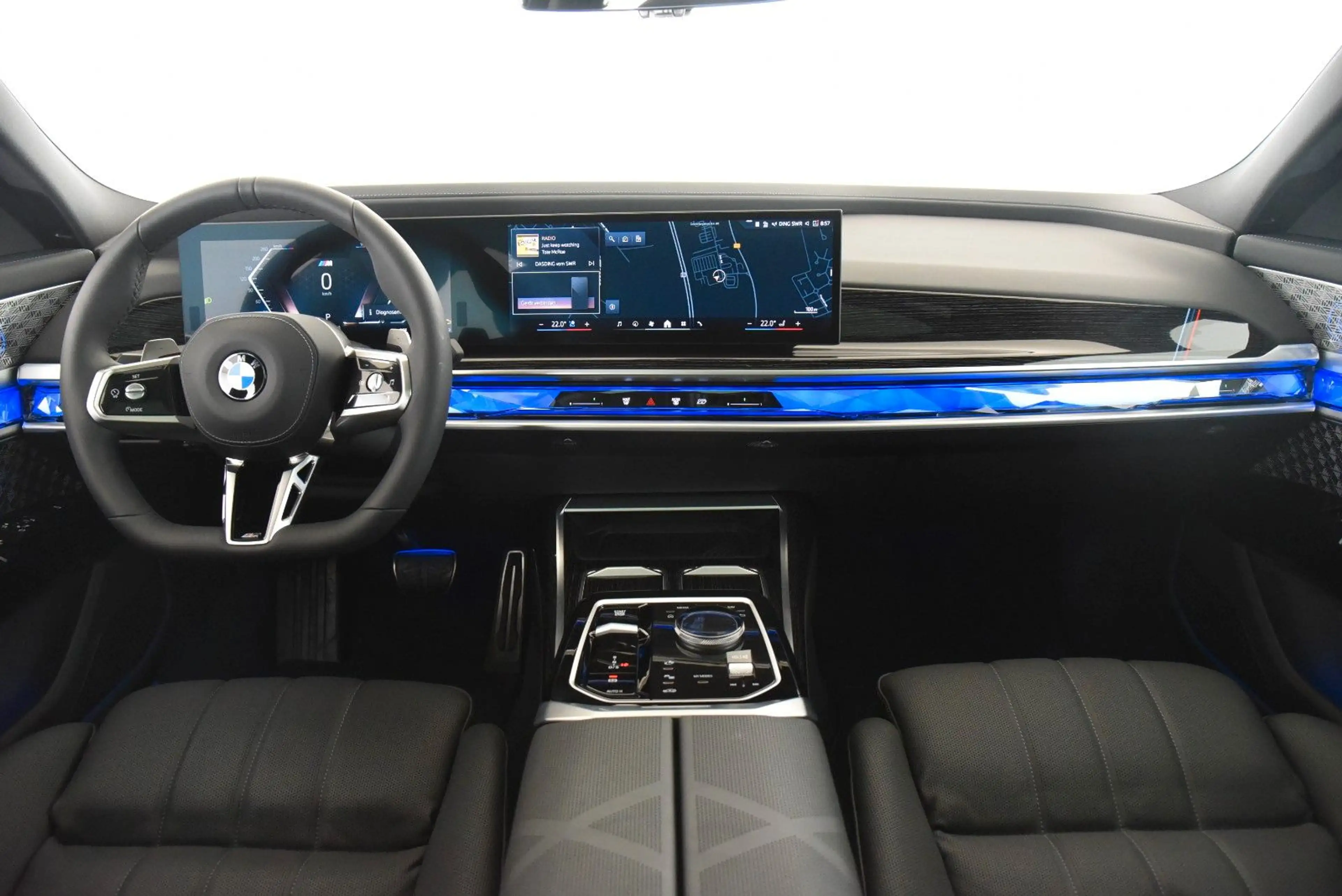 BMW 740 d xDrive M Sport Pro StandHzg LED AHK B&W DAB — photo 9