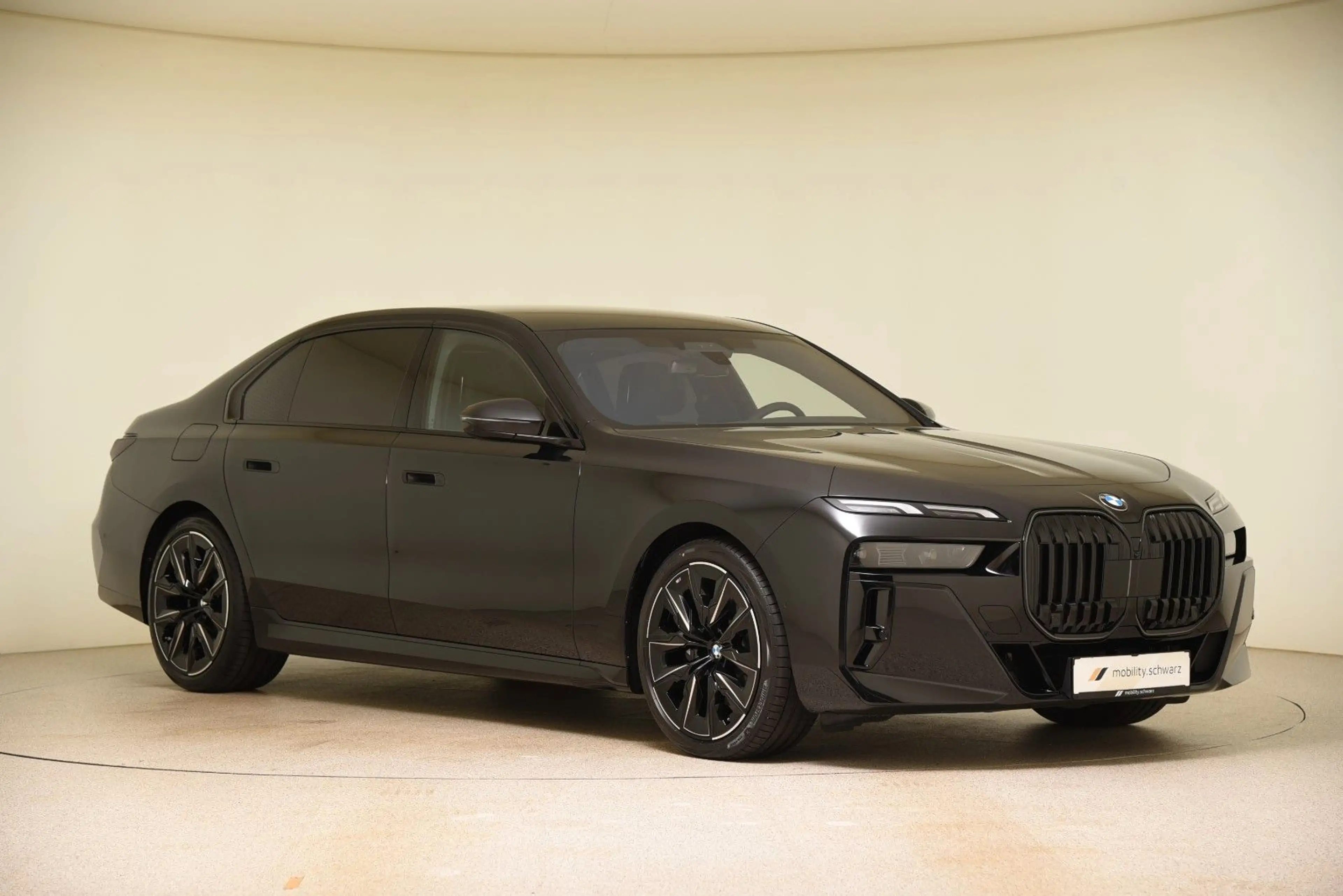 BMW 740 d xDrive M Sport Pro StandHzg LED AHK B&W DAB — photo 4