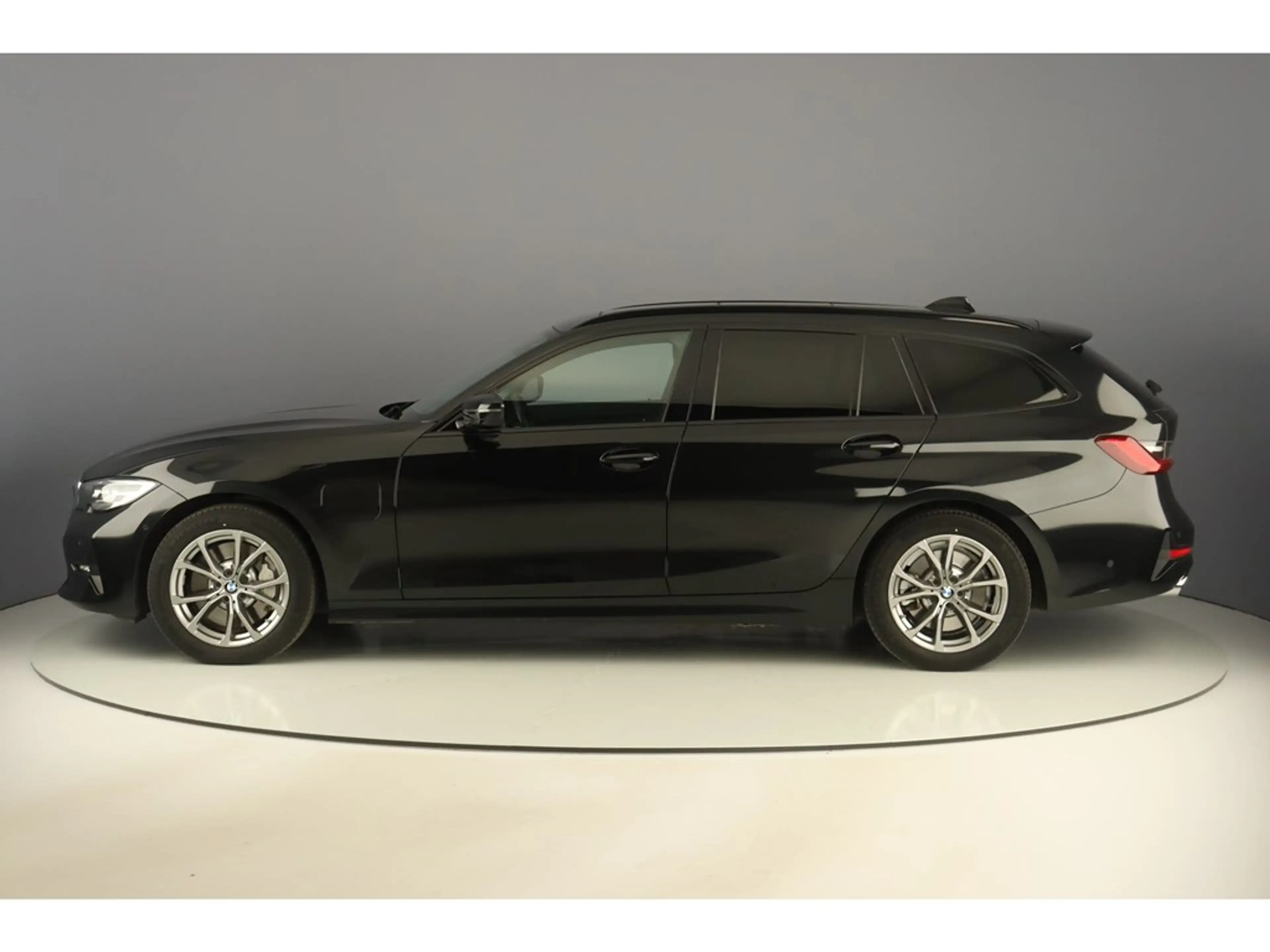 BMW 330 e Touring 292pk Sport Pack Travel — photo 2