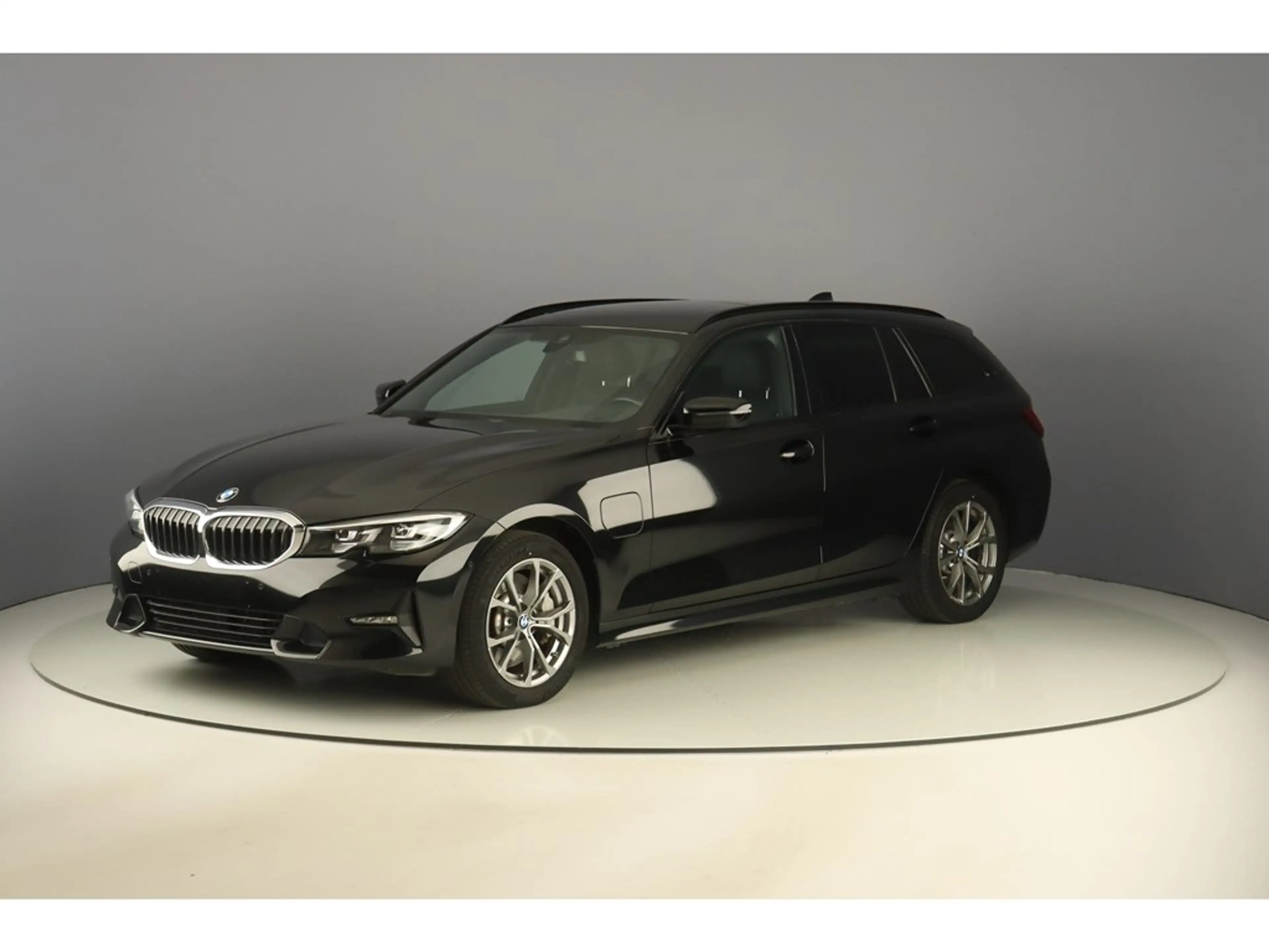 BMW 330 e Touring 292pk Sport Pack Travel