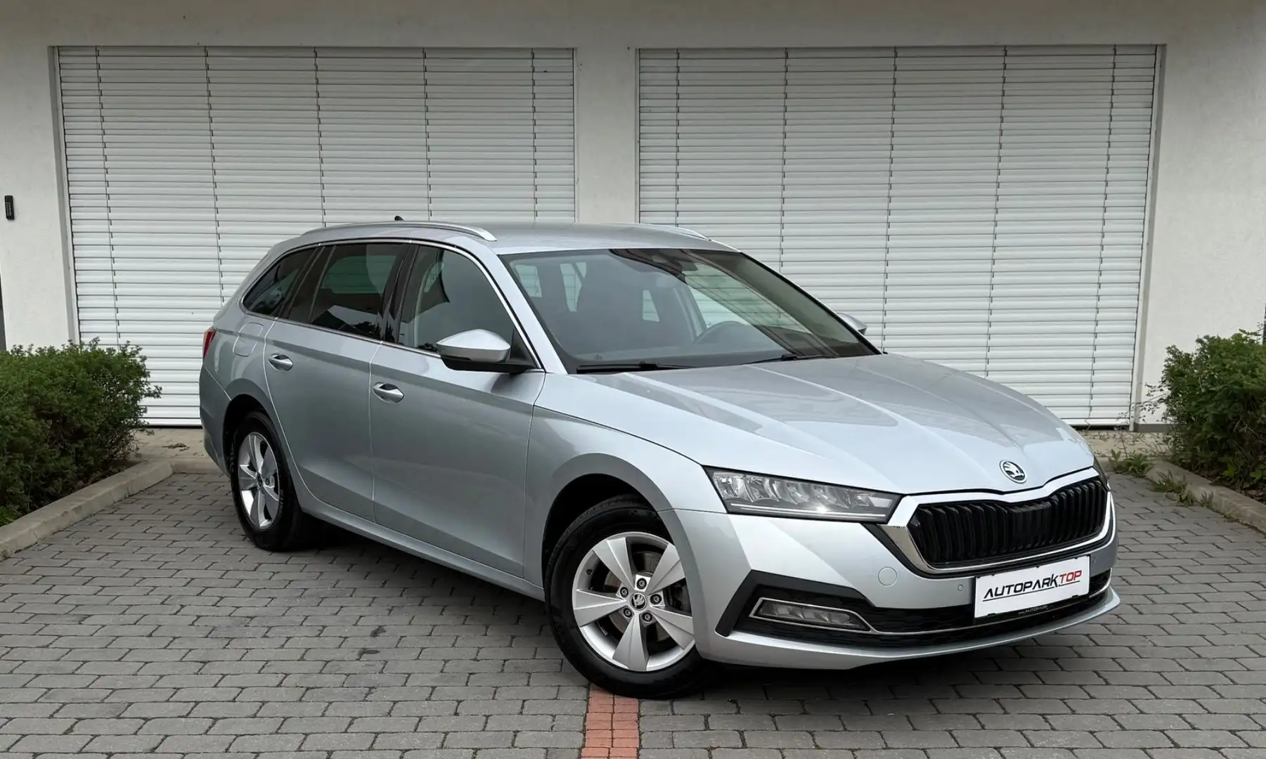 Skoda Octavia Combi 2,0 TDI Business Plateado - 2