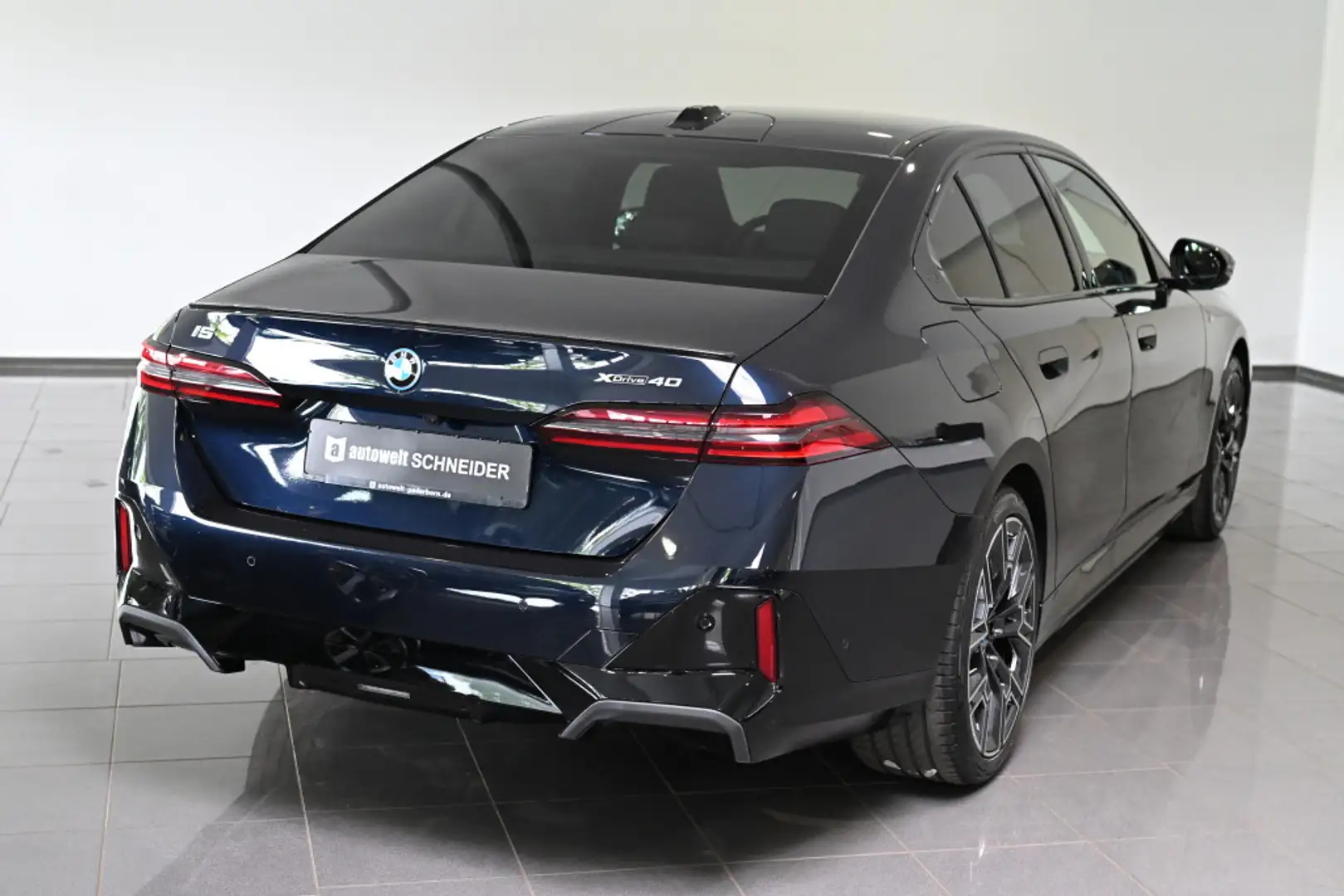 BMW i5 40 xDrive M Sport Pro AHK ACC B&O Leder Pano Nero - 2