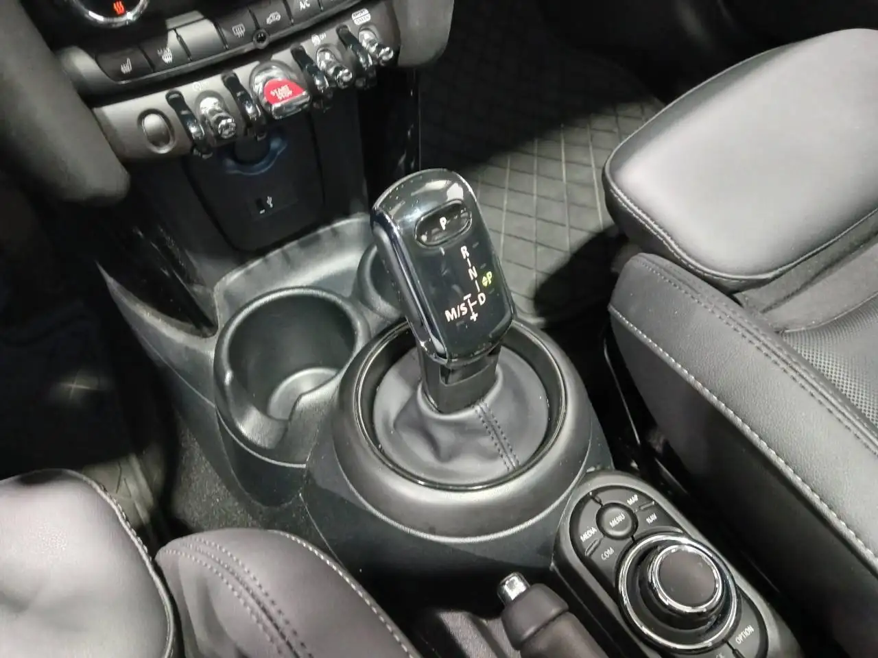 MINI 3 Door снимка MINI 3 Door