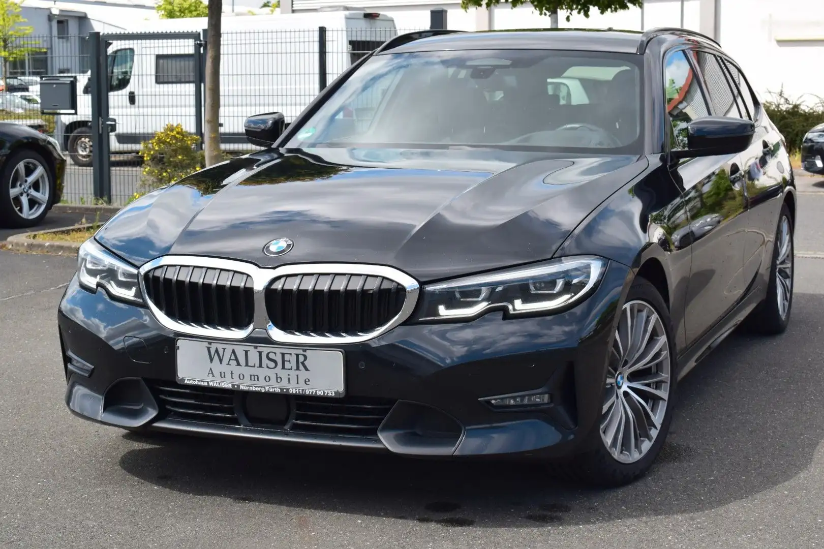 BMW 320 d xDrive Touring Sport Line M-Sportfahrwerk Negro - 2