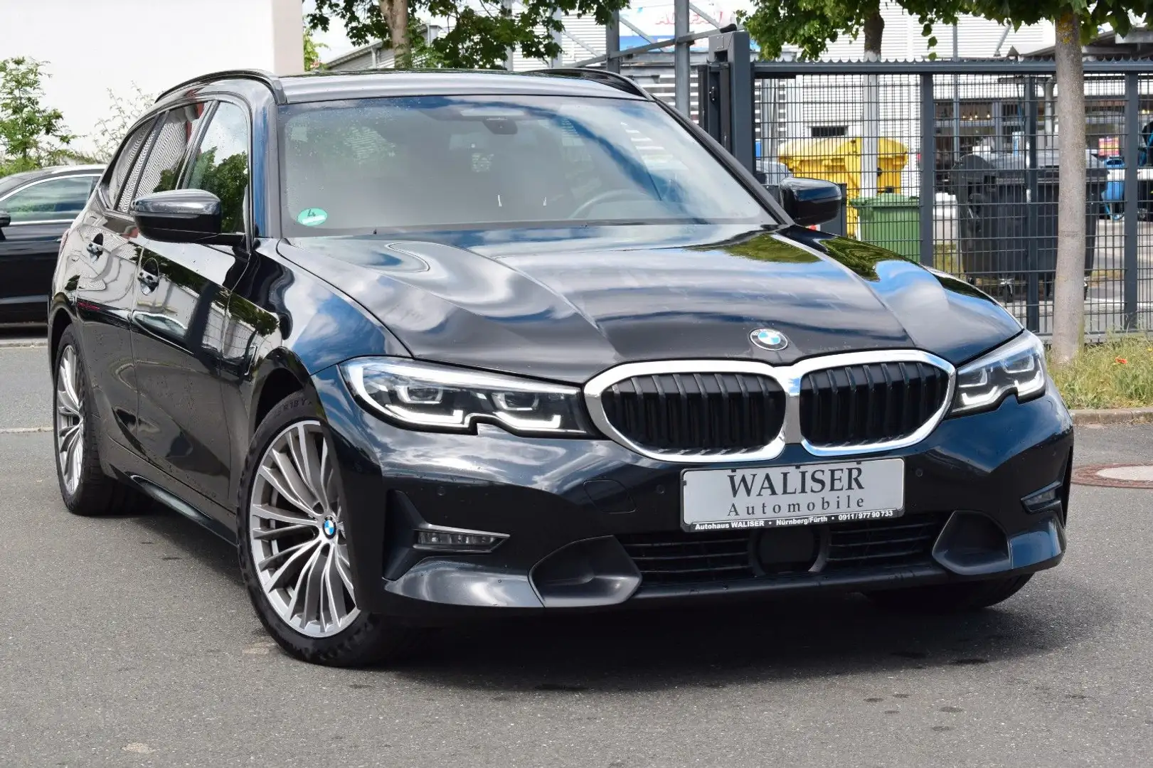 BMW 320 d xDrive Touring Sport Line M-Sportfahrwerk Negro - 1