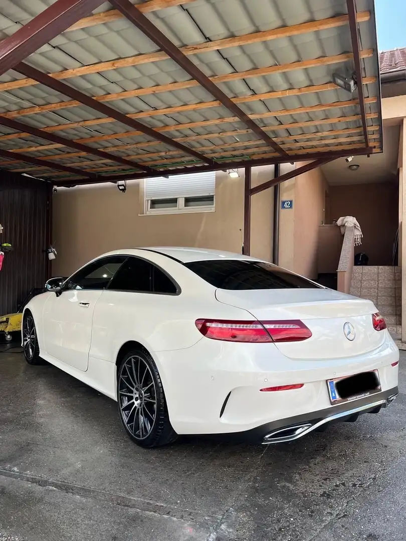Mercedes-Benz E 220 AMG - 1