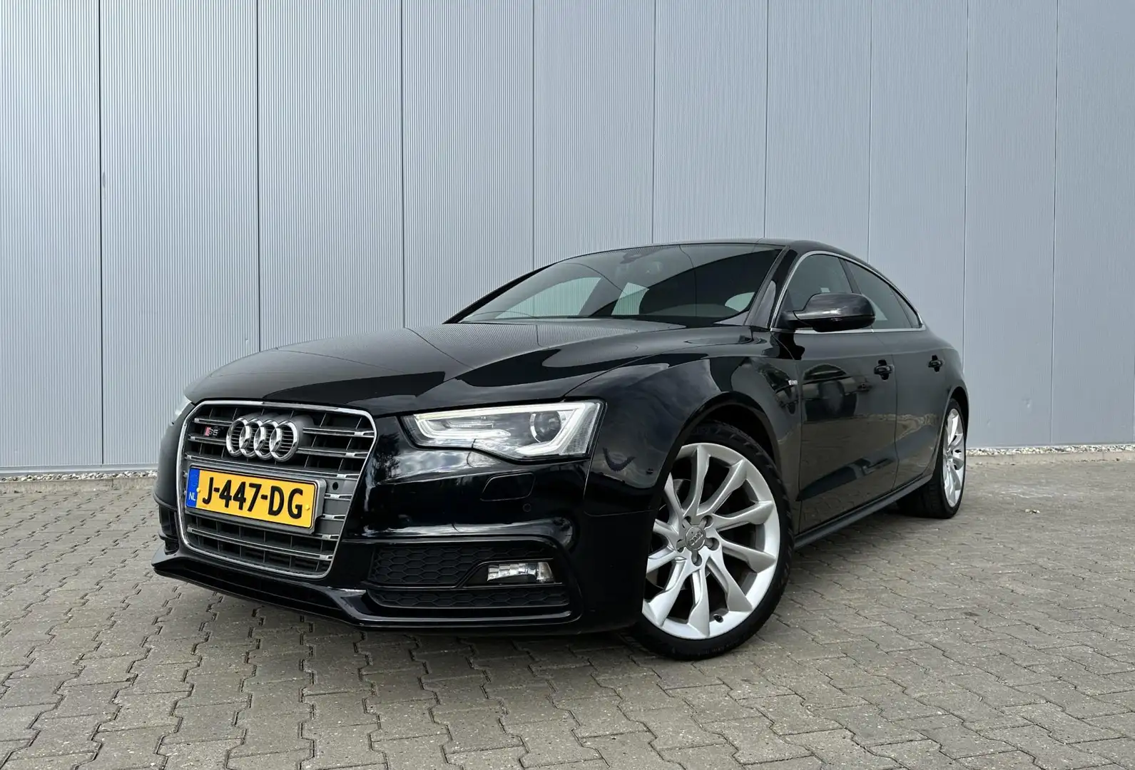 Audi A5 Sportback 1.8 TFSI 170PK S-Line sport edition 19'' Zwart - 1
