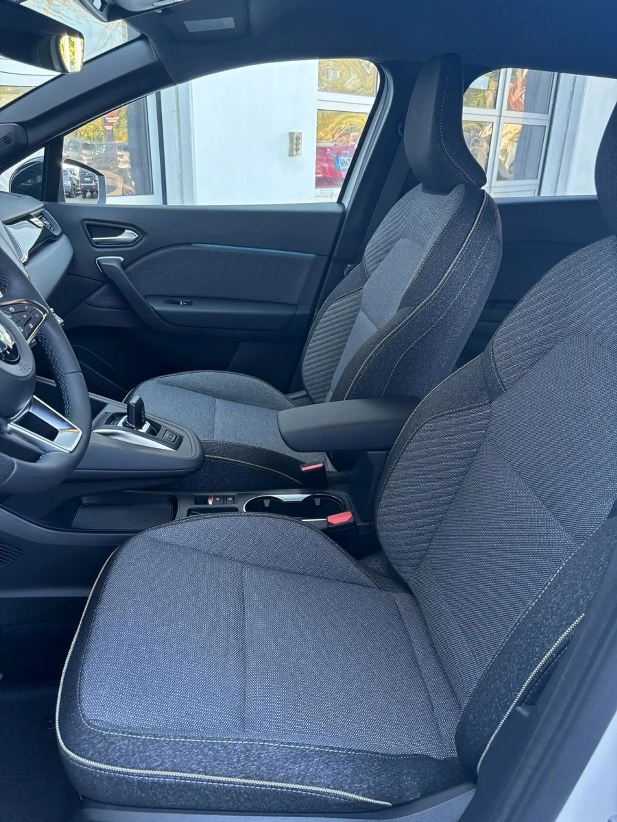 Mitsubishi Grandis Intro Edition 1.8 Hybrid — photo 15