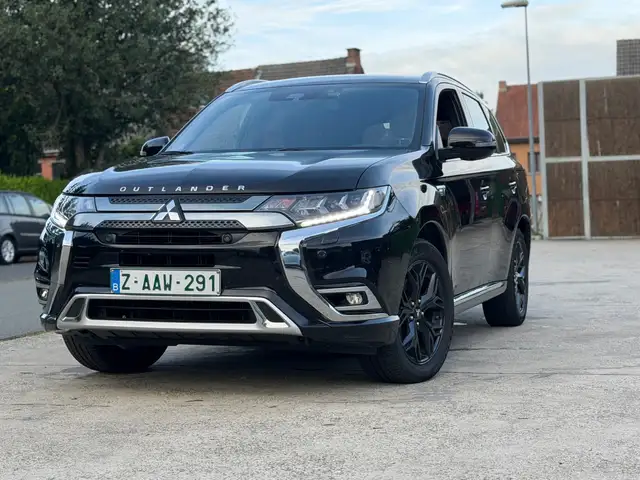 Mitsubishi Outlander Hybrid Plug In 2.4i 4WD-36 Co2-Navi-Leder-Pano-Ful