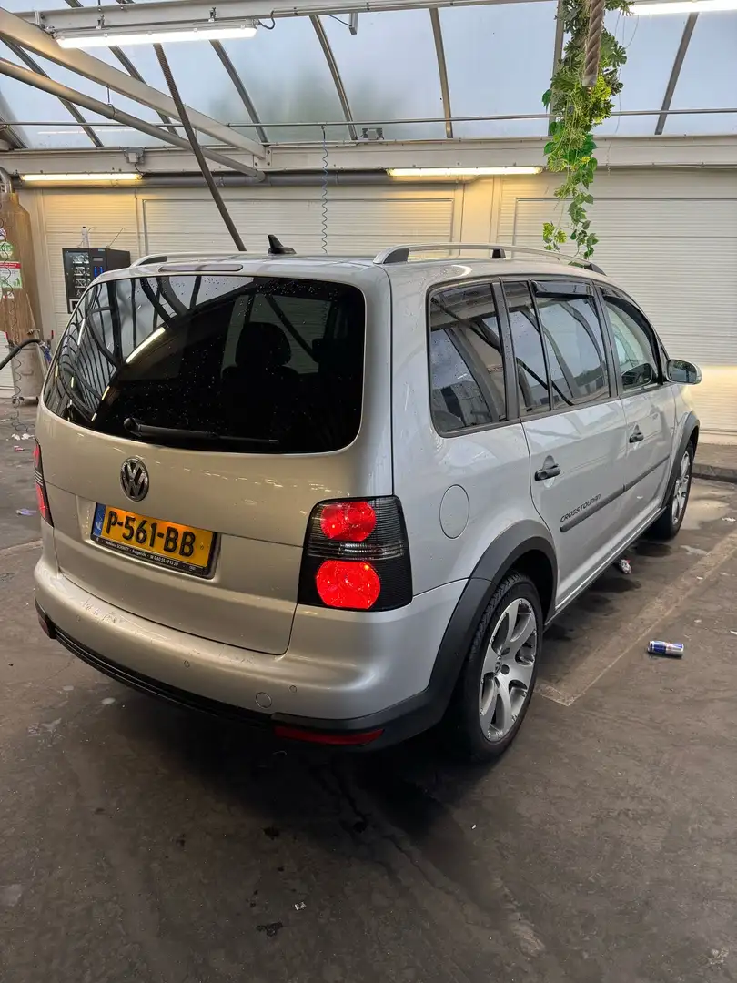 Volkswagen Touran 1.4 TSI Highline Grijs - 2