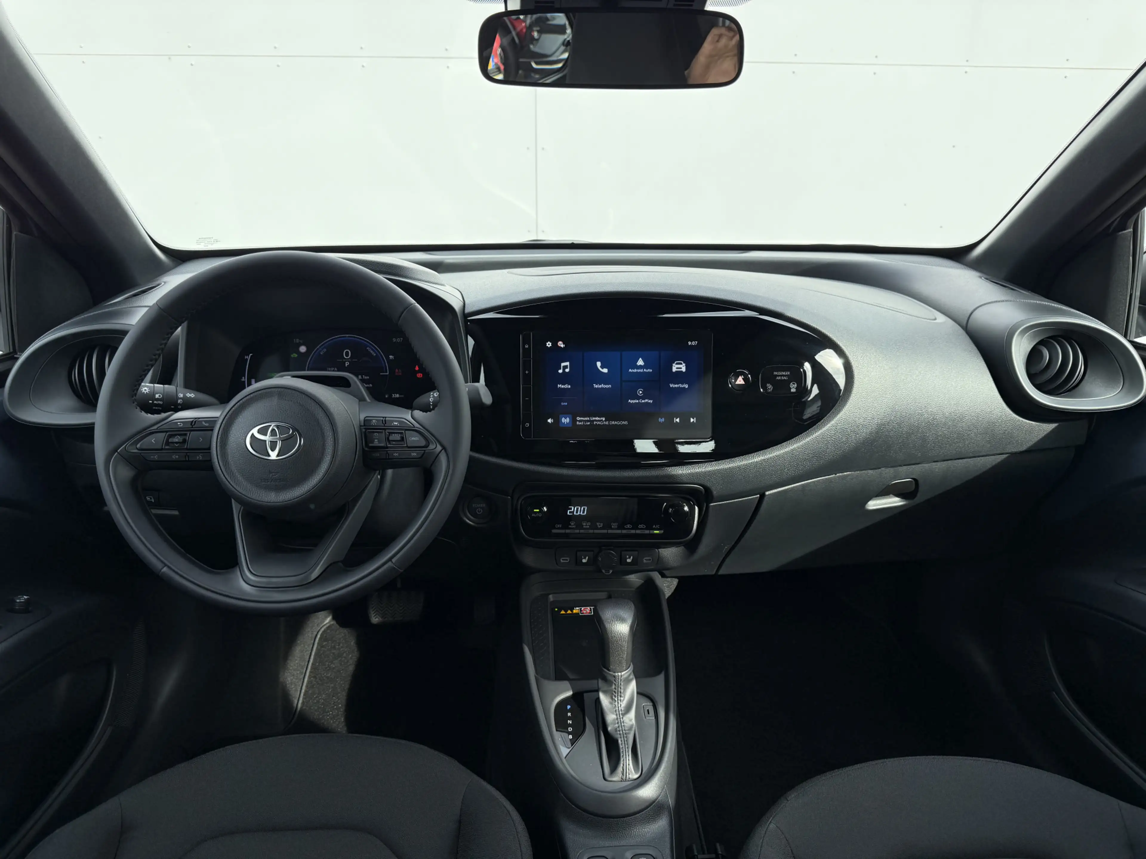 Toyota Aygo X Hybrid 115 pulse | CarPlay | ACC | Camera | LED | — photo 11