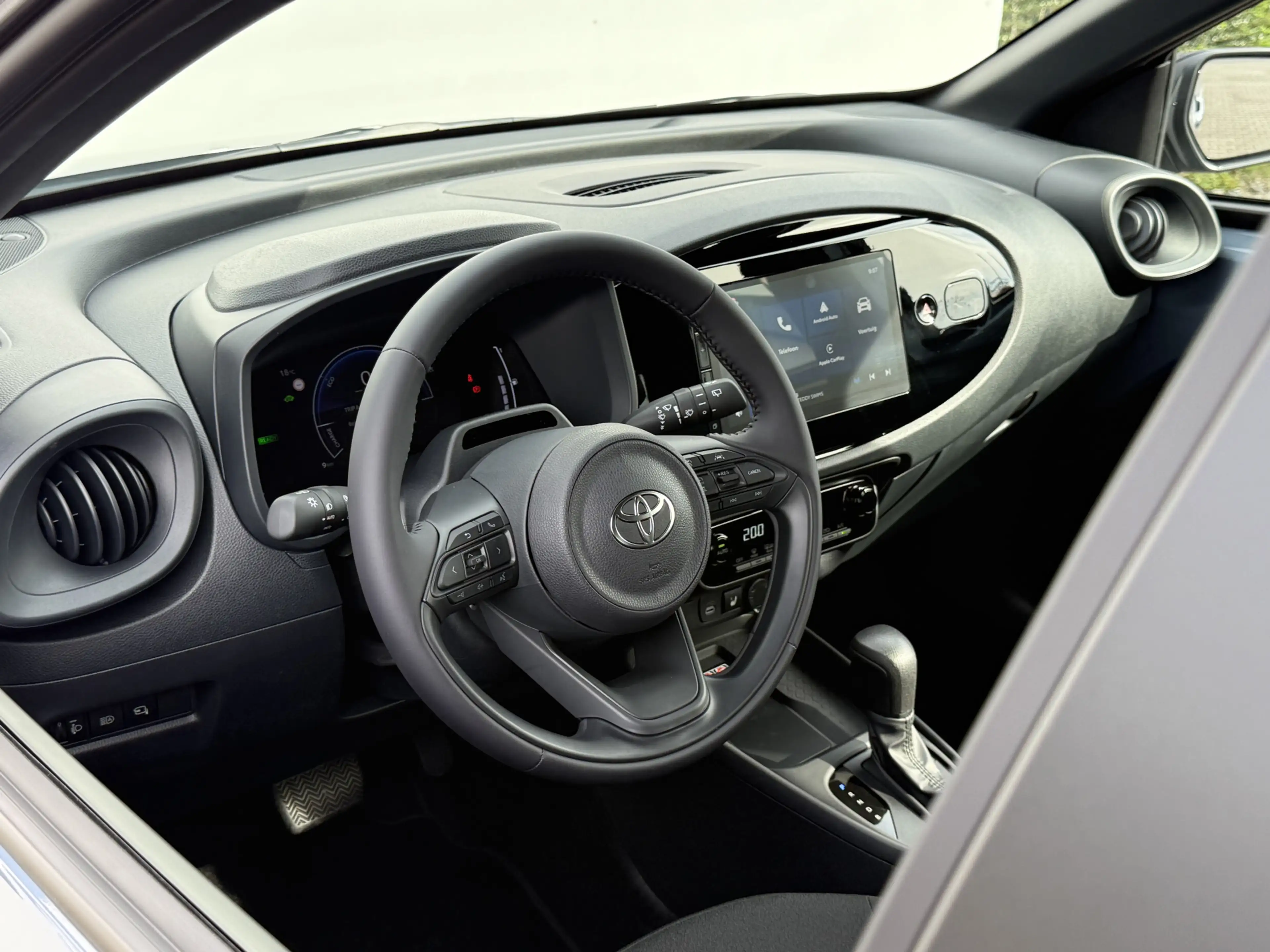 Toyota Aygo X Hybrid 115 pulse | CarPlay | ACC | Camera | LED | — photo 10