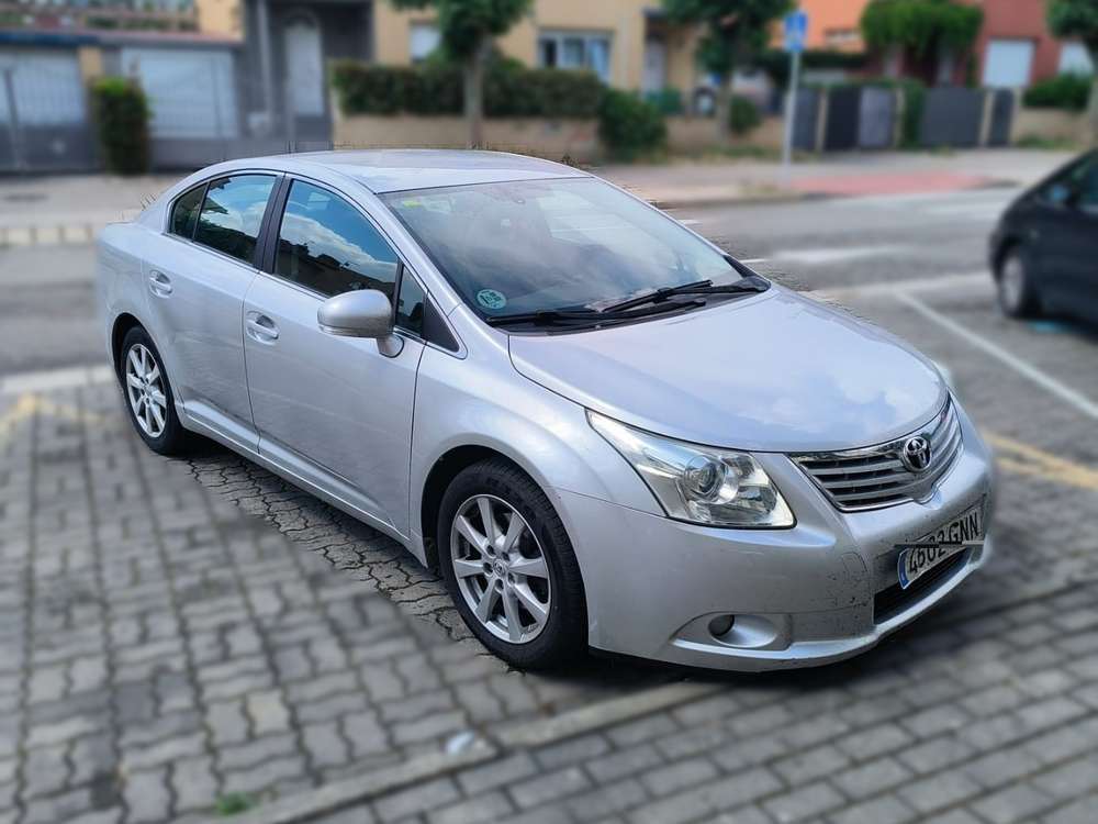 Toyota Avensis 2.2D-4D Active - foto 1