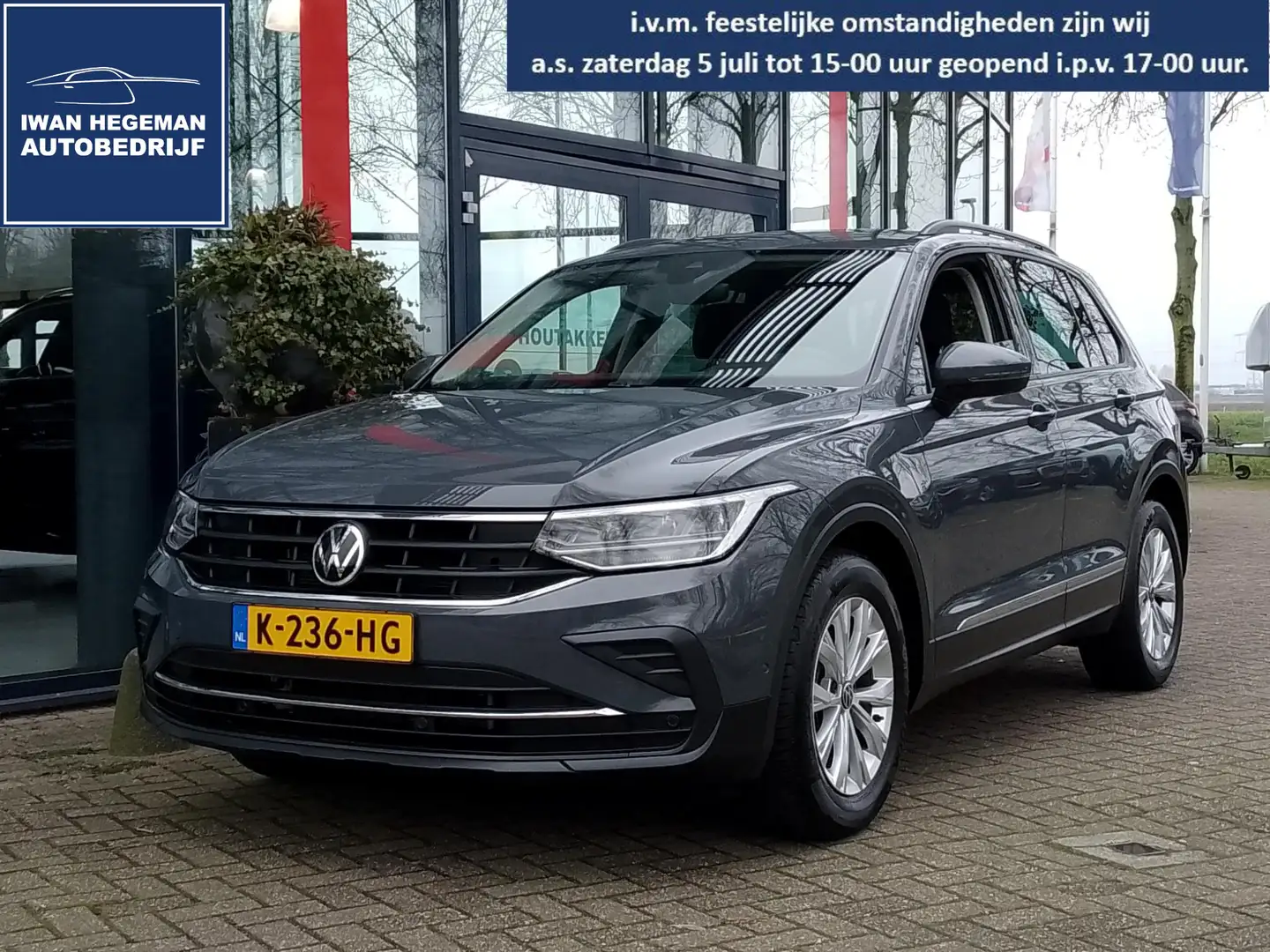 Volkswagen Tiguan 1.5 TSI 150PK AUTOMAAT | Navi | Trekhaak | ECC | P Grijs - 1