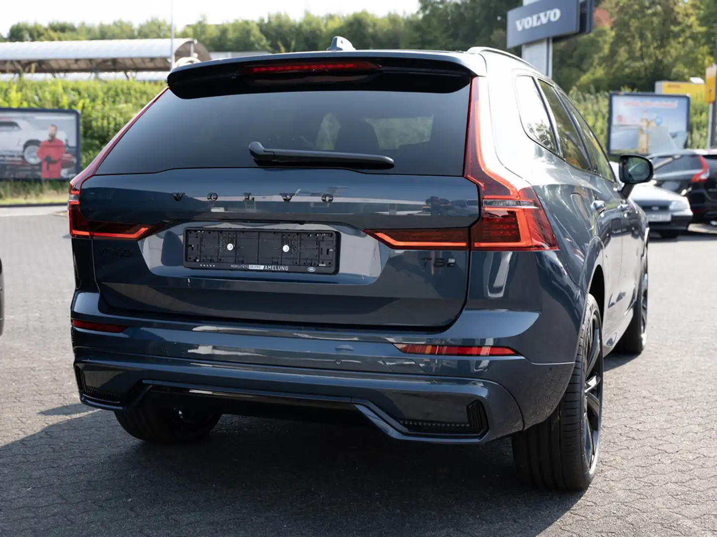Volvo XC60 T8 AWD Plus Black Edition Plug-In 360° Blauw - 2