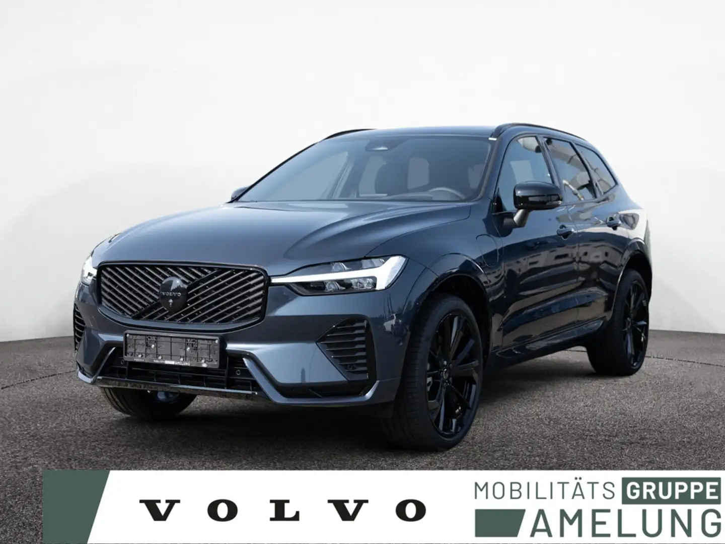 Volvo XC60 T8 AWD Plus Black Edition Plug-In 360° Blauw - 1