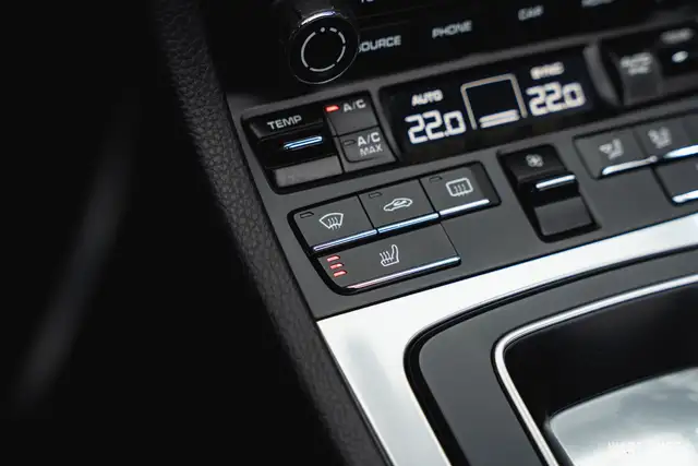 Porsche 991 Carrera Cabrio PDK ALLBLACK KAMERA PDLS ERSTLACK Ansicht 47