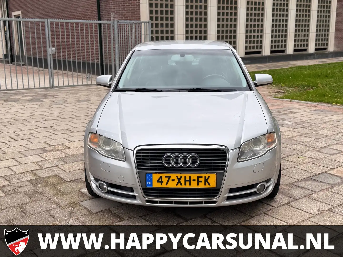 Audi A4 Limousine 2.0 TFSI Advance, AUT, LEER, NAVI, Nieuw Gris - 2
