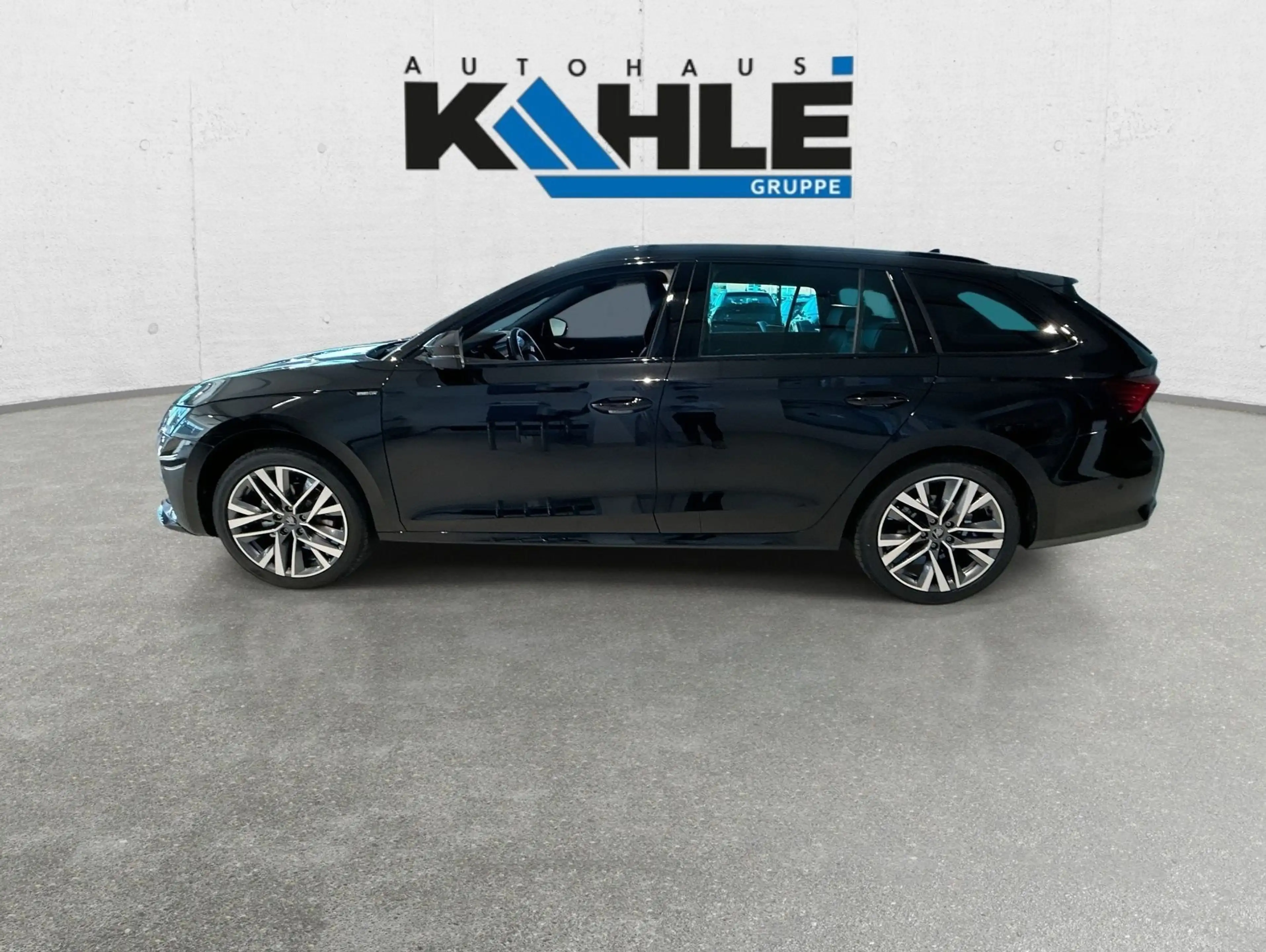 Skoda Octavia Combi 2.0 TDI W Sportline Pano Black ACC — photo 4