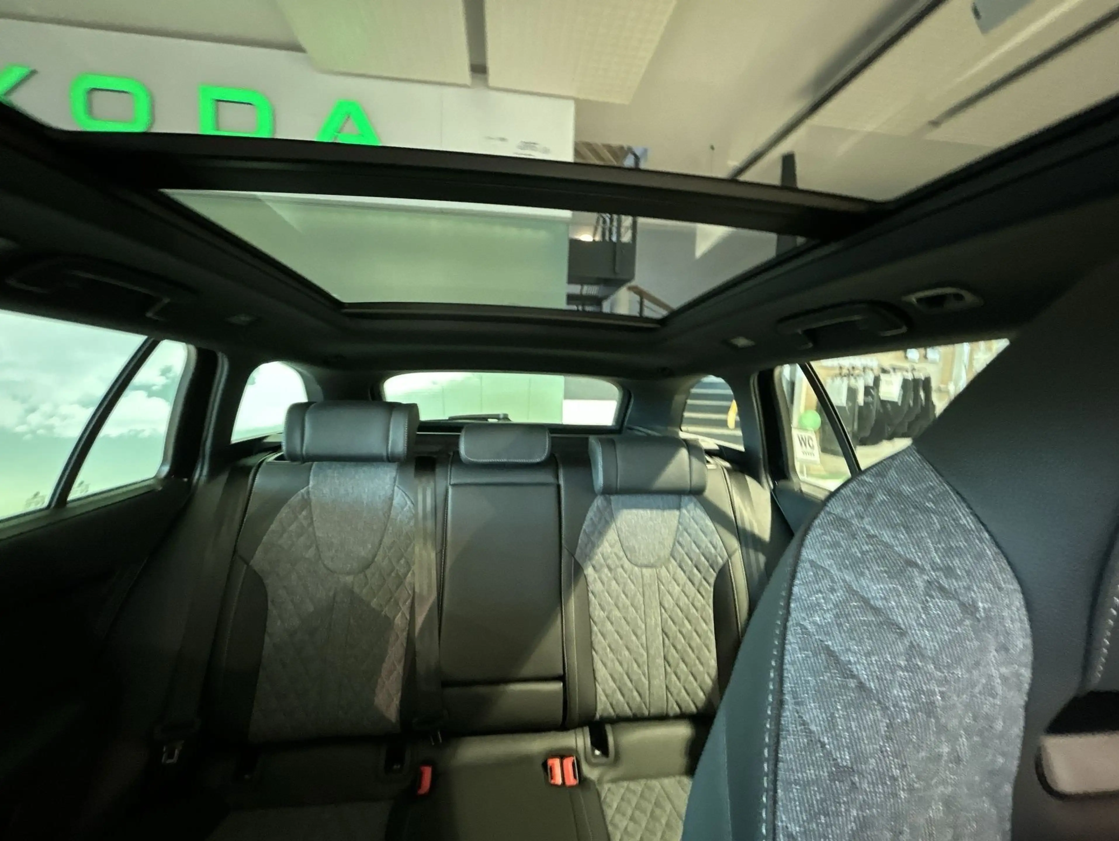Skoda Octavia Combi 2.0 TDI W Sportline Pano Black ACC — photo 9