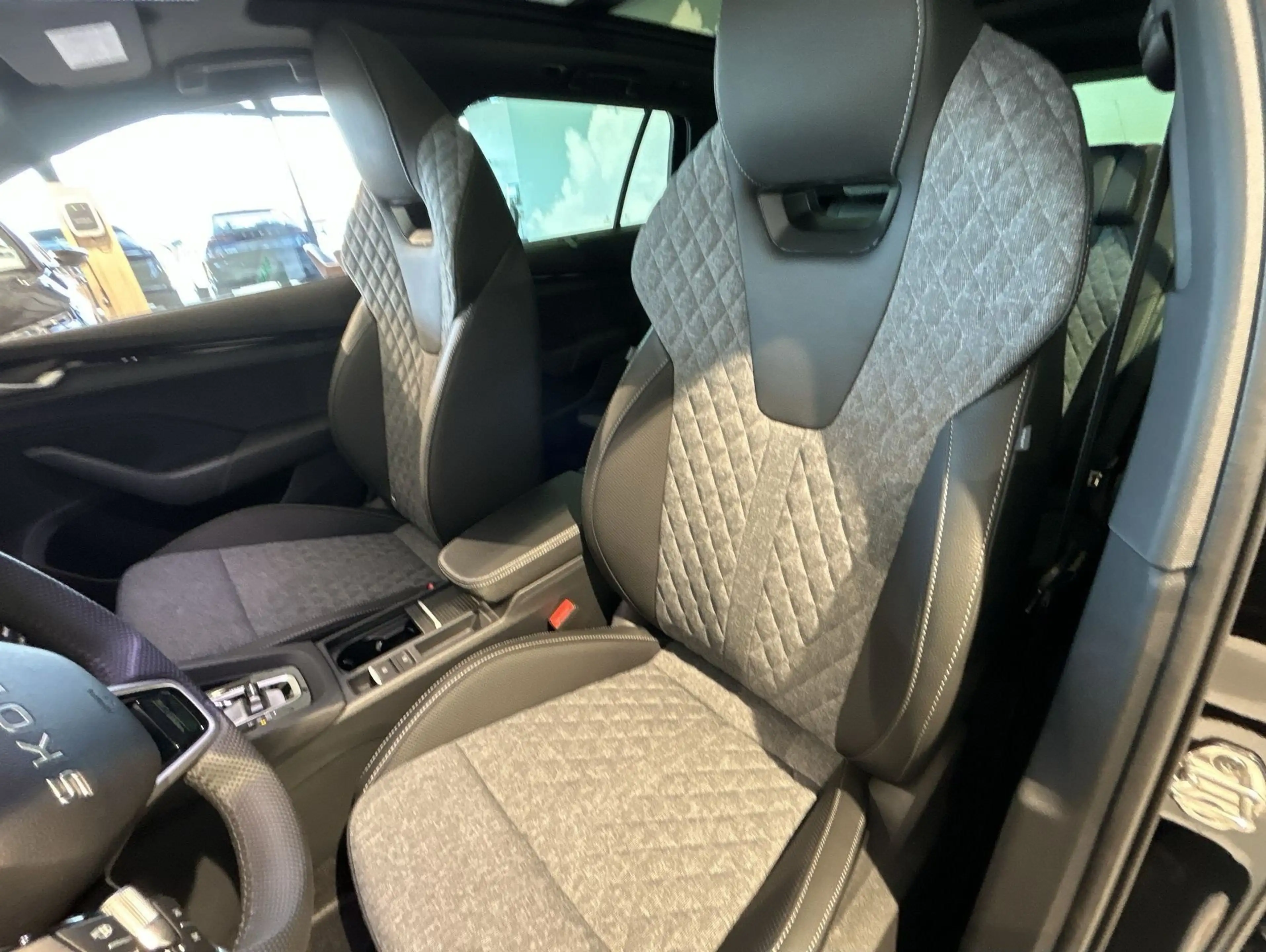 Skoda Octavia Combi 2.0 TDI W Sportline Pano Black ACC — photo 14