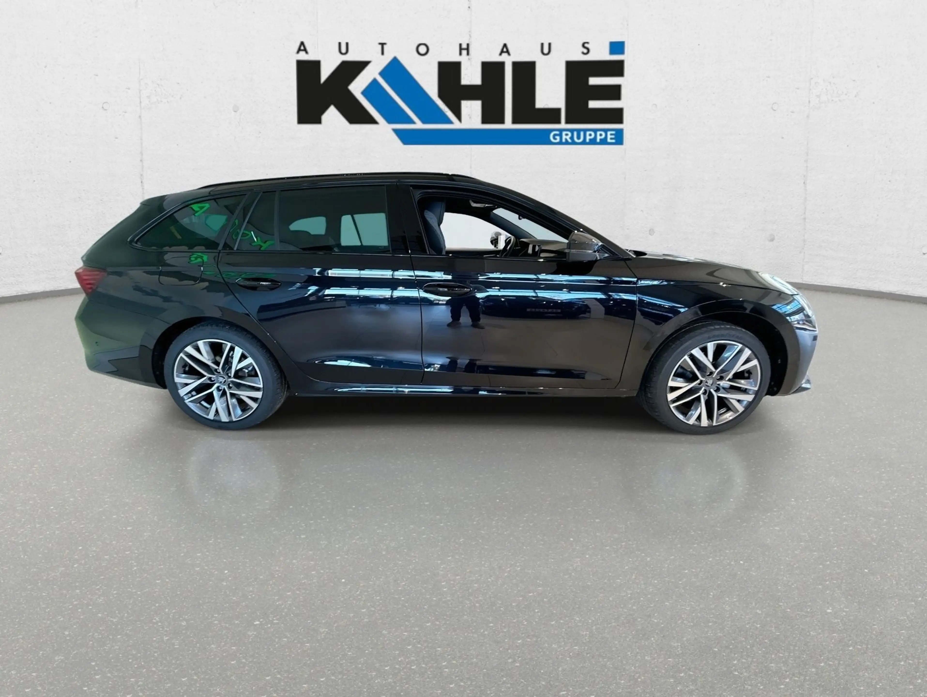 Skoda Octavia Combi 2.0 TDI W Sportline Pano Black ACC — photo 6