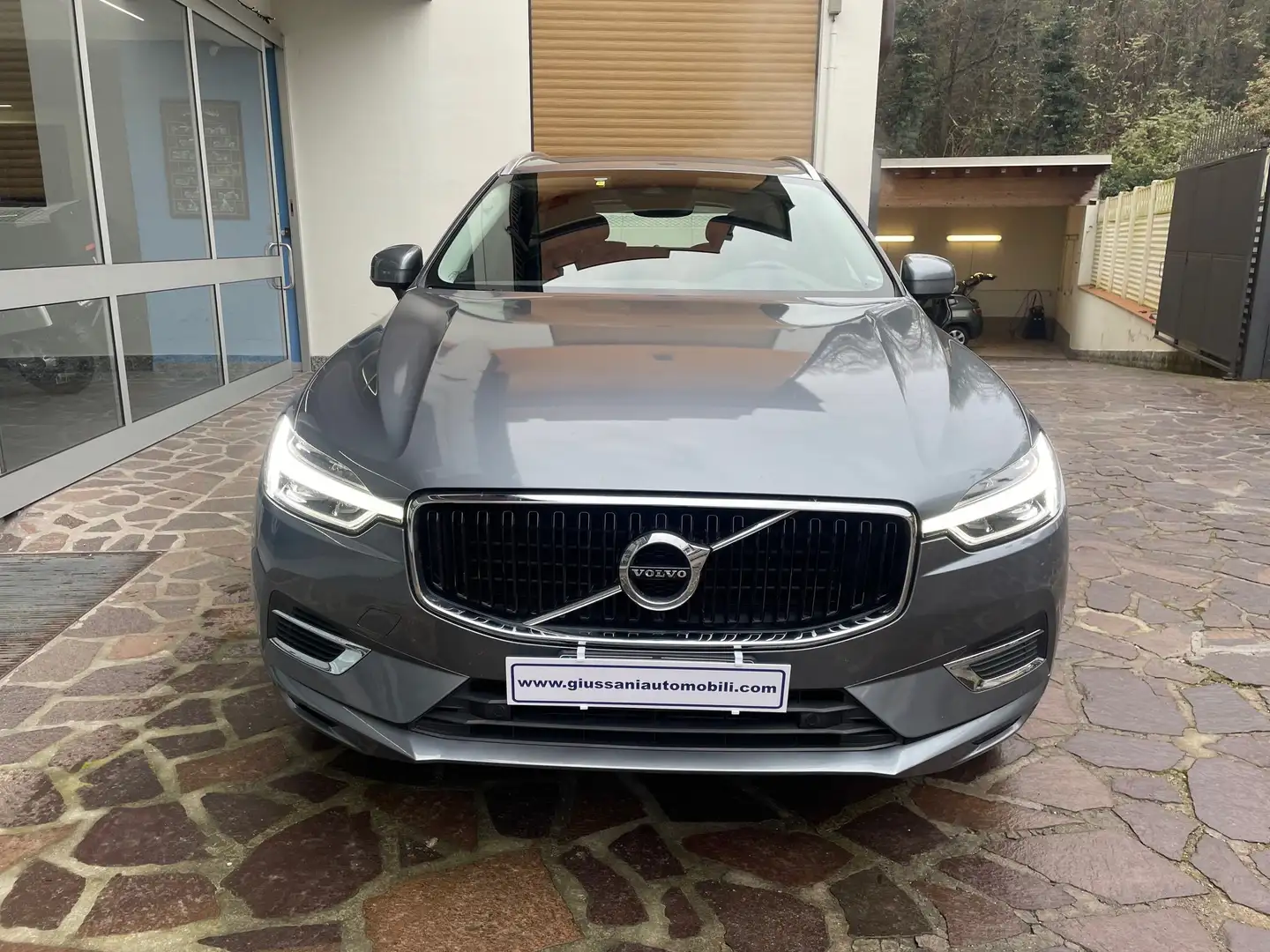 Volvo XC60 2.0 t8 te Momentum awd 303cv geartronic my20 Grigio - 1
