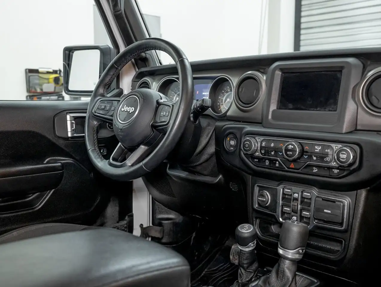 Jeep Wrangler снимка Jeep Wrangler