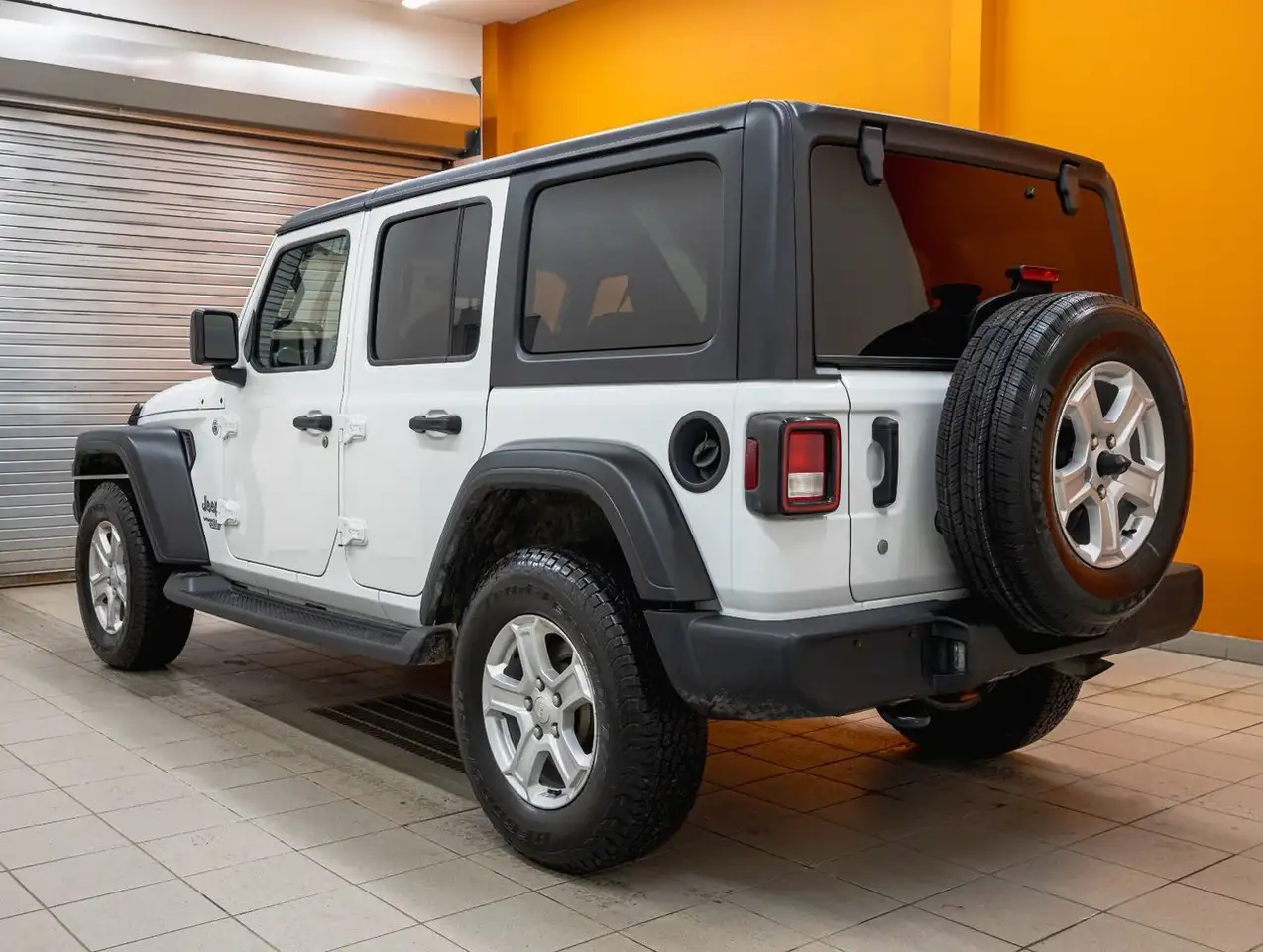 Jeep Wrangler снимка Jeep Wrangler