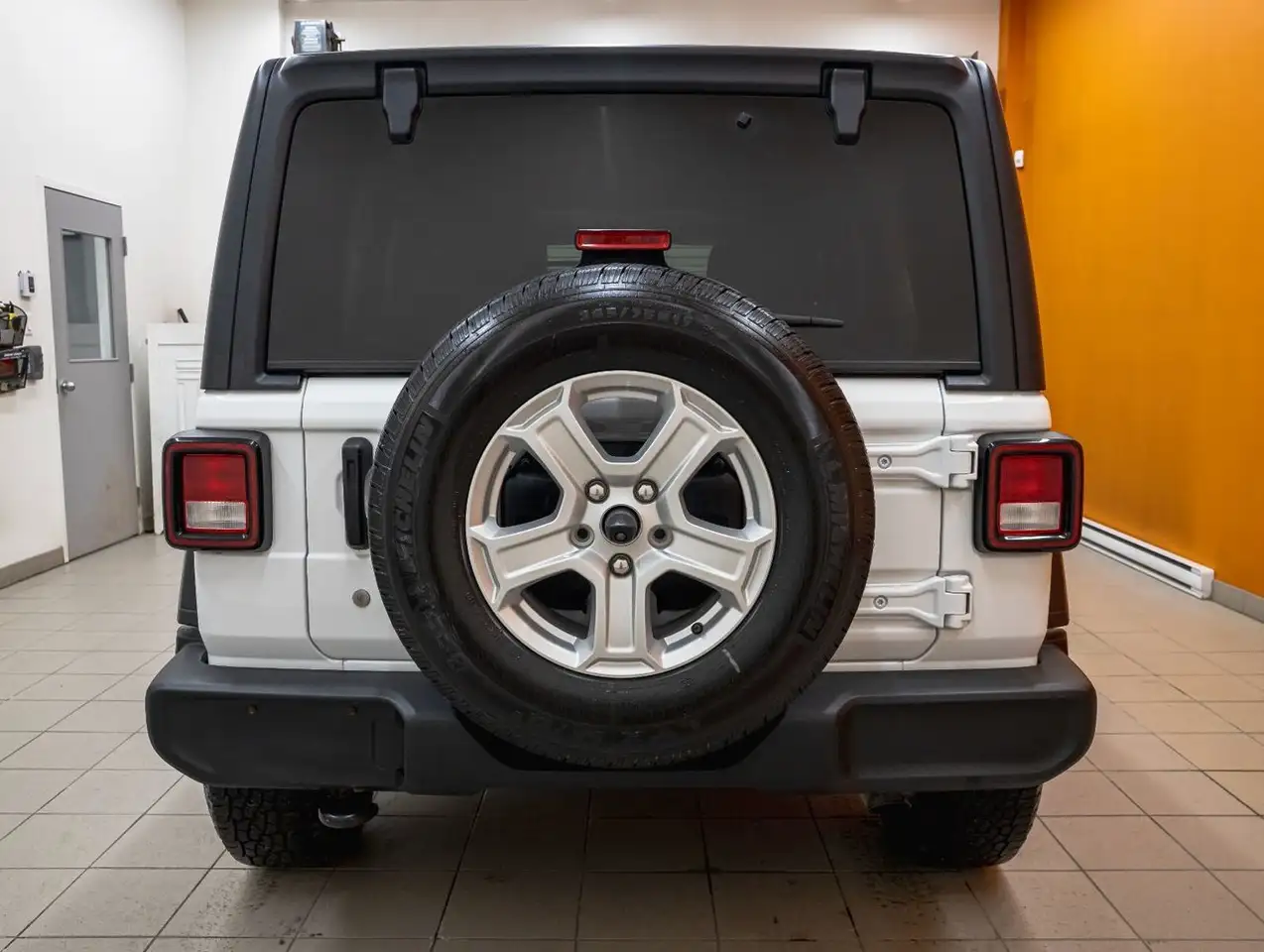 Jeep Wrangler снимка Jeep Wrangler