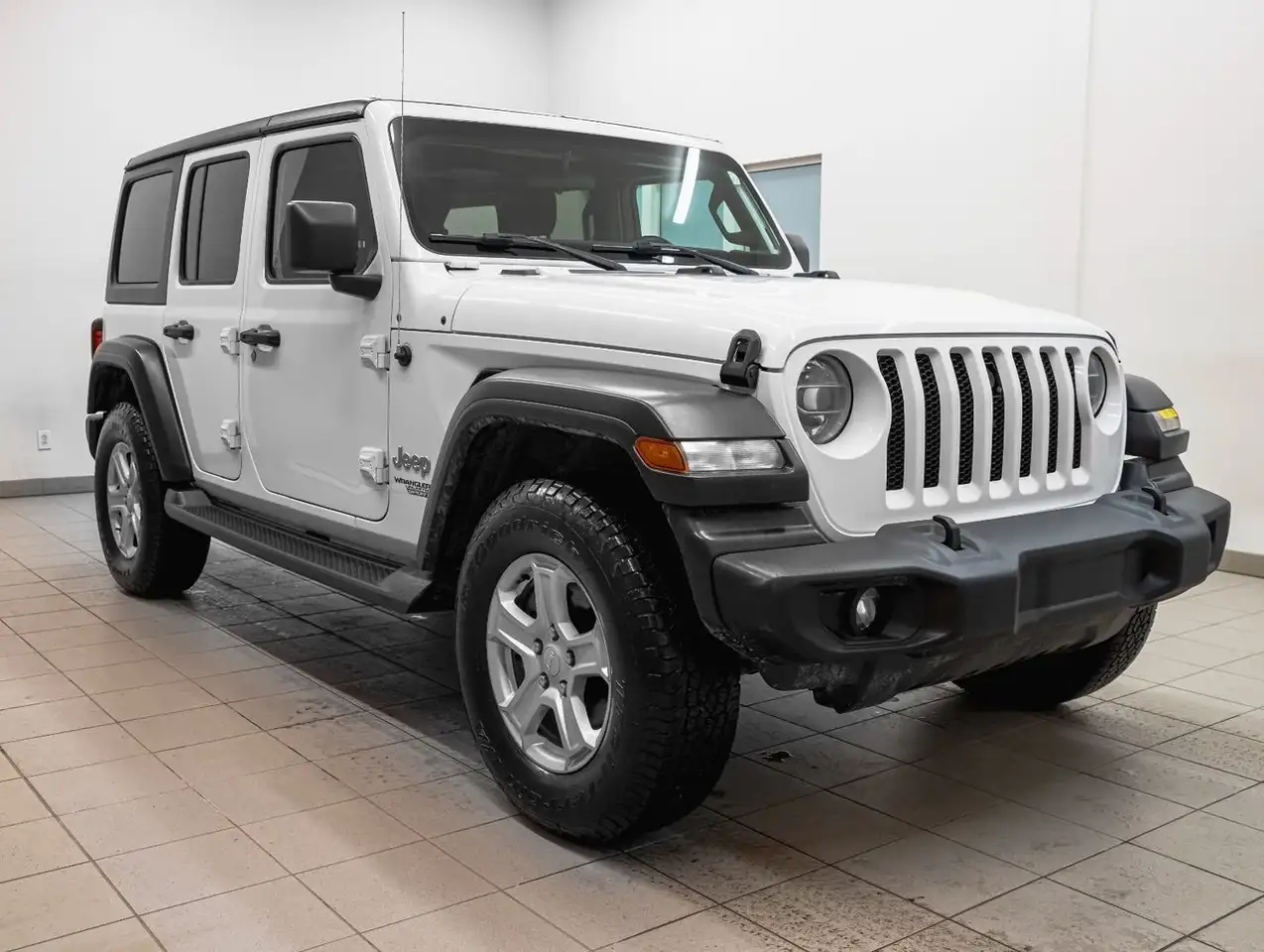Jeep Wrangler снимка Jeep Wrangler