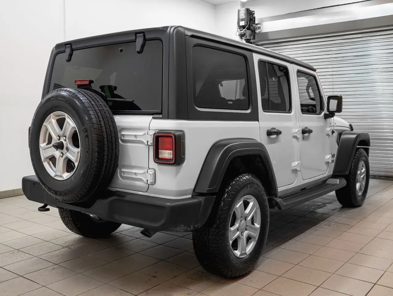 Jeep Wrangler снимка Jeep Wrangler