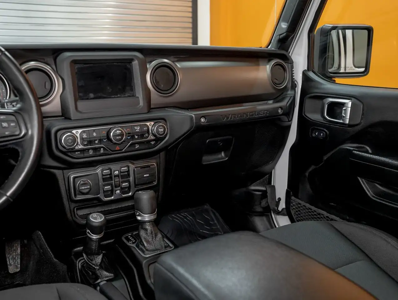 Jeep Wrangler снимка Jeep Wrangler