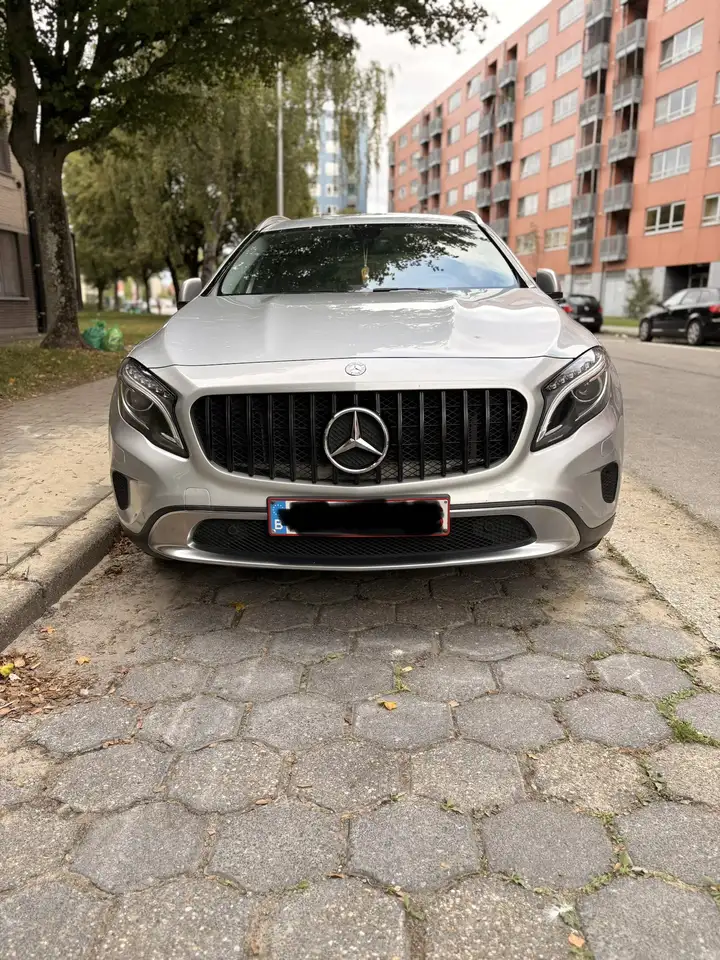 Mercedes-Benz GLA 200