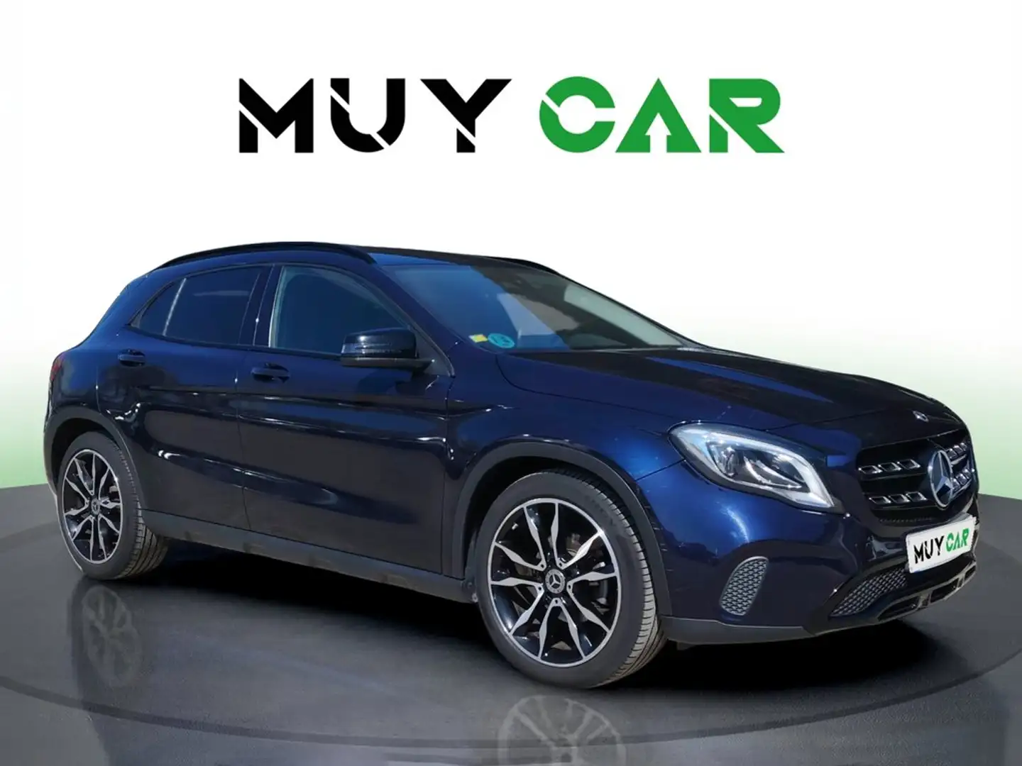 Mercedes-Benz GLA 180 7G-DCT Blau - 1