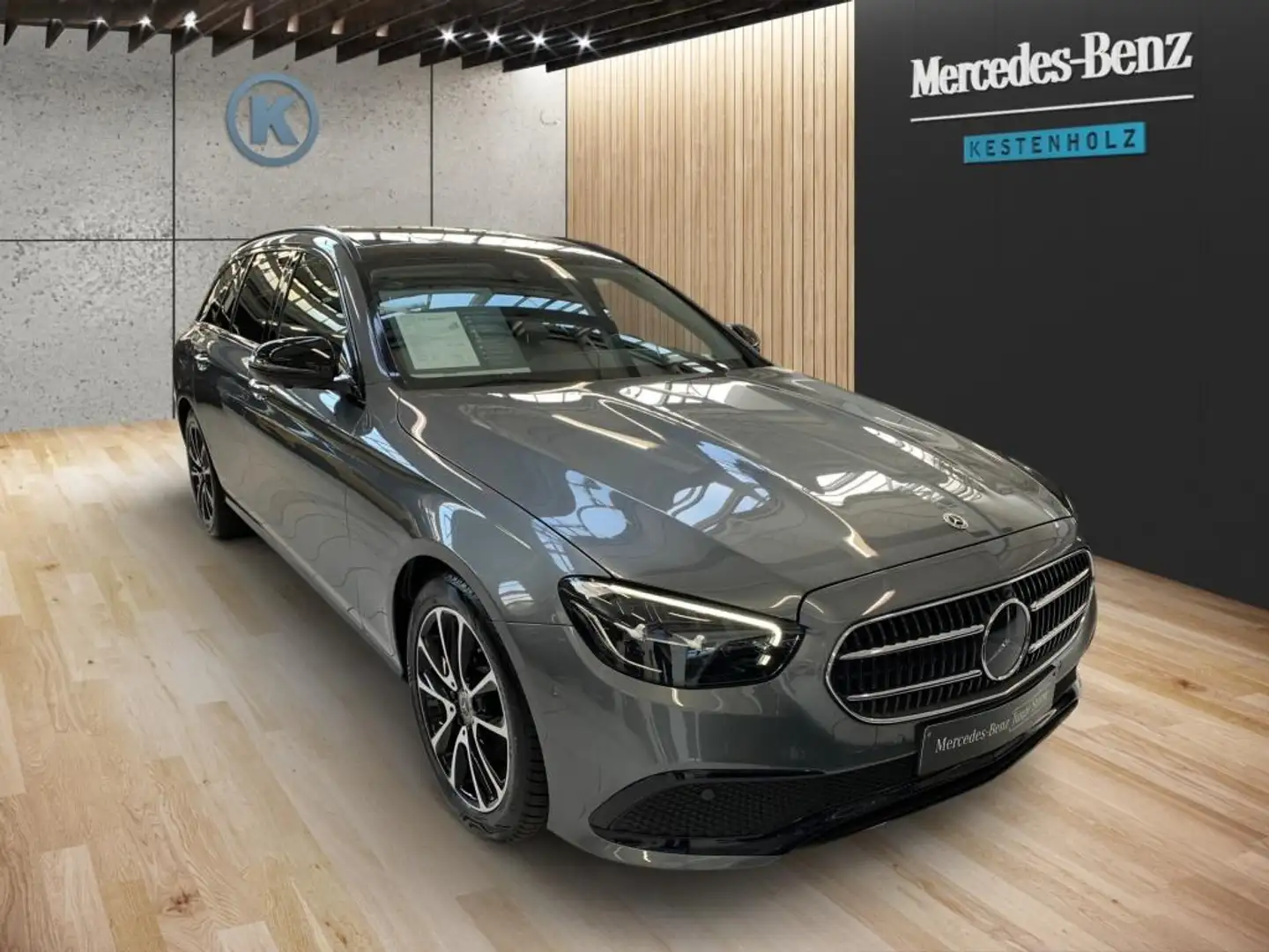 Mercedes-Benz E 220 d T-Modell *AVANTGARDE*MBUX*PANO*SHZ*360°* Grau - 2