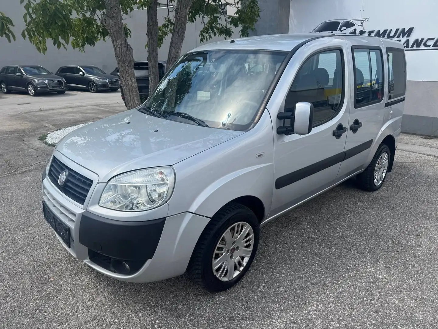 Fiat Doblo 1.9 8V Multijet Dynamic (88kW) Grau - 1