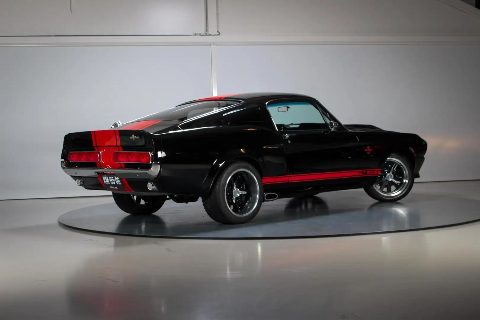 Ford Mustang USA Eleanor GT500E Schwarz - 2