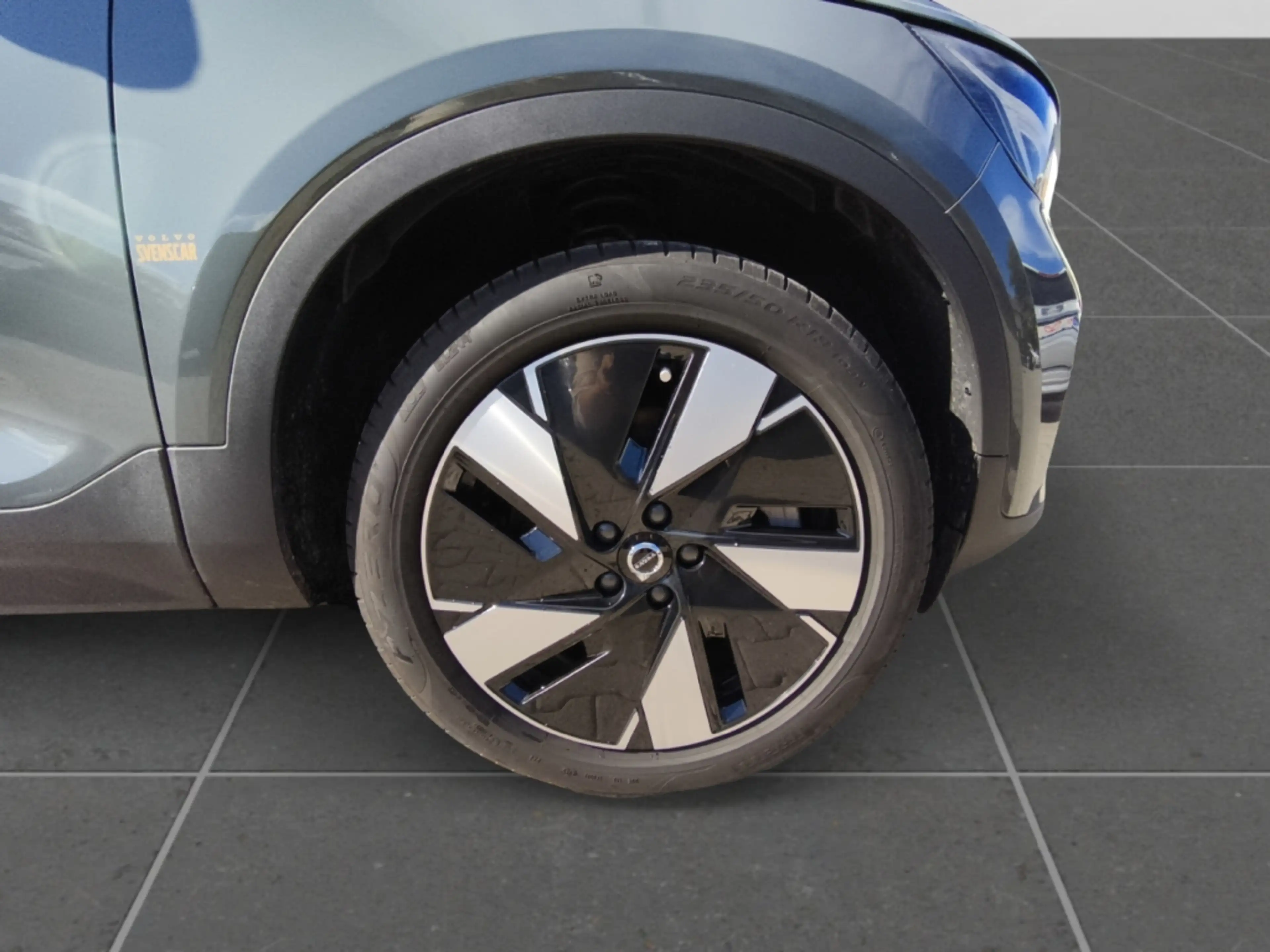 Volvo EX40 Single Motor Extended Range Plus Dark StandHZG Dig — photo 9