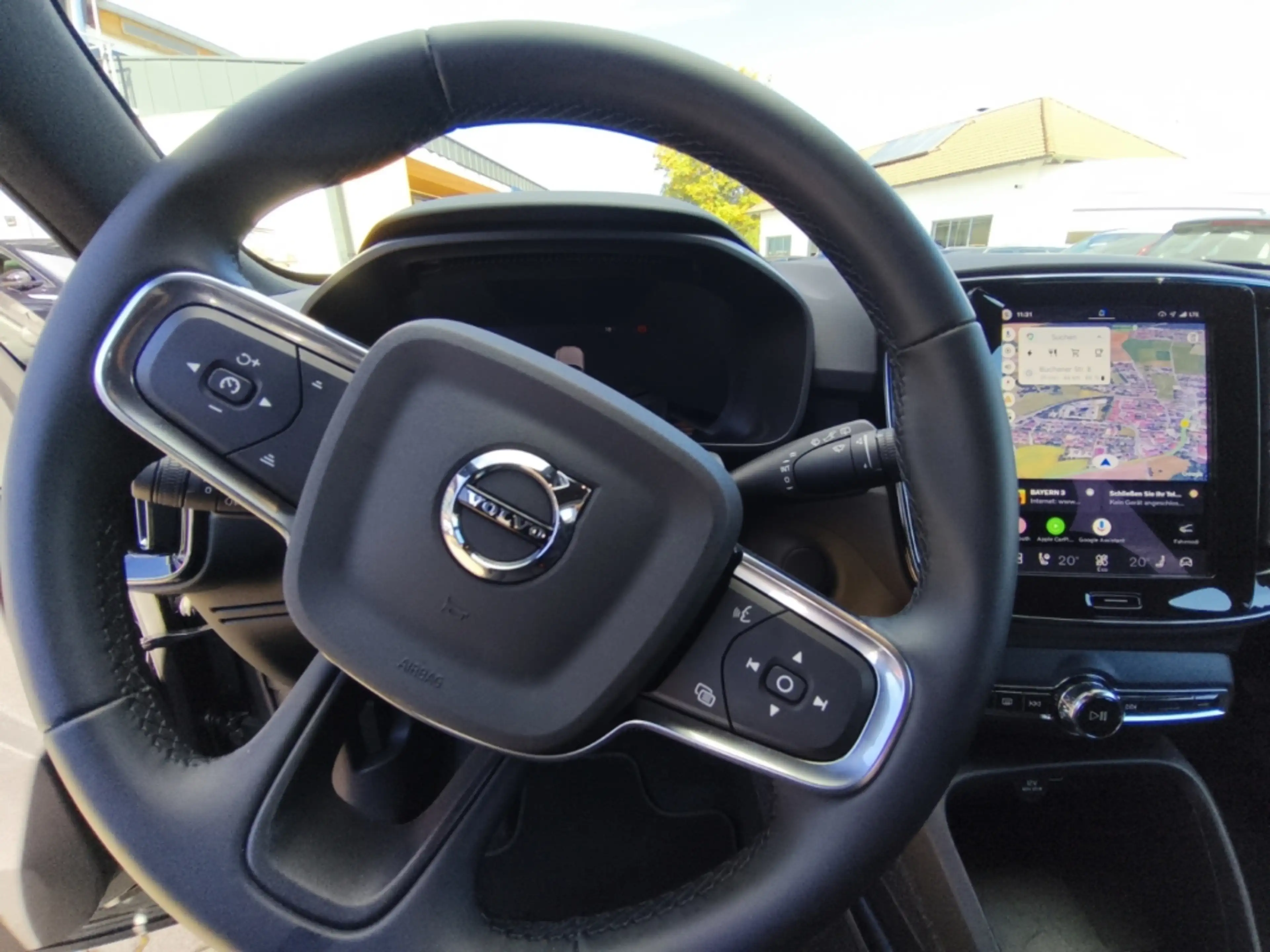 Volvo EX40 Single Motor Extended Range Plus Dark StandHZG Dig — photo 13