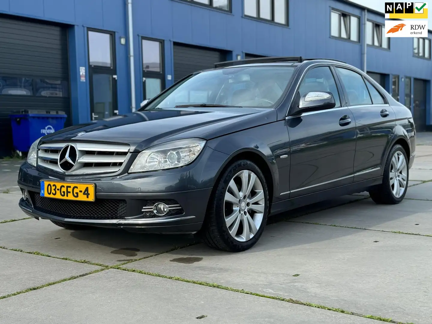 Mercedes-Benz C 230 Avantgarde V6|Pano|Camera|CarPlay Grijs - 1