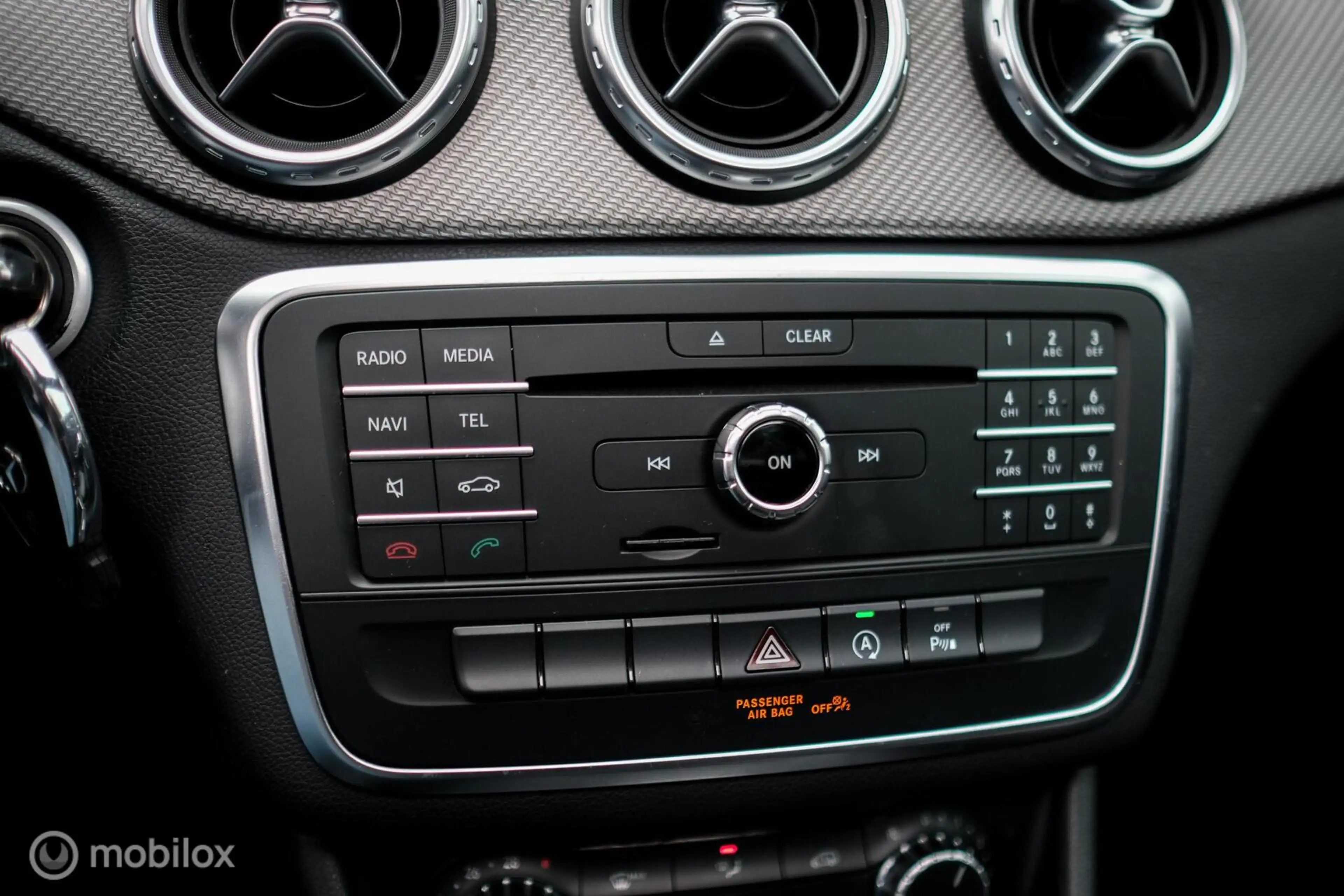 Mercedes-Benz GLA 180 | Glazen schuifdak | NAP NL auto | Camera | Cruise — photo 30
