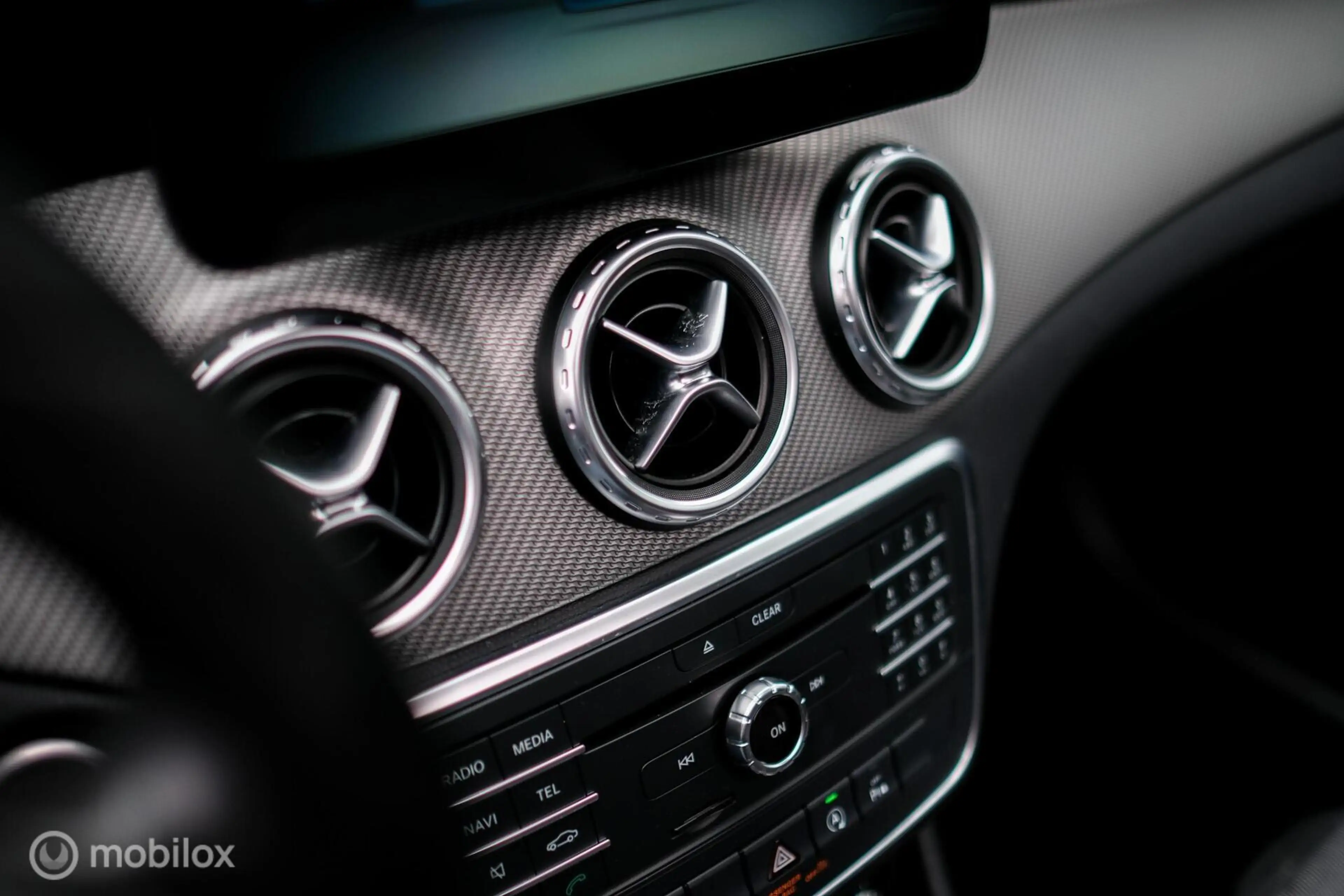Mercedes-Benz GLA 180 | Glazen schuifdak | NAP NL auto | Camera | Cruise — photo 27