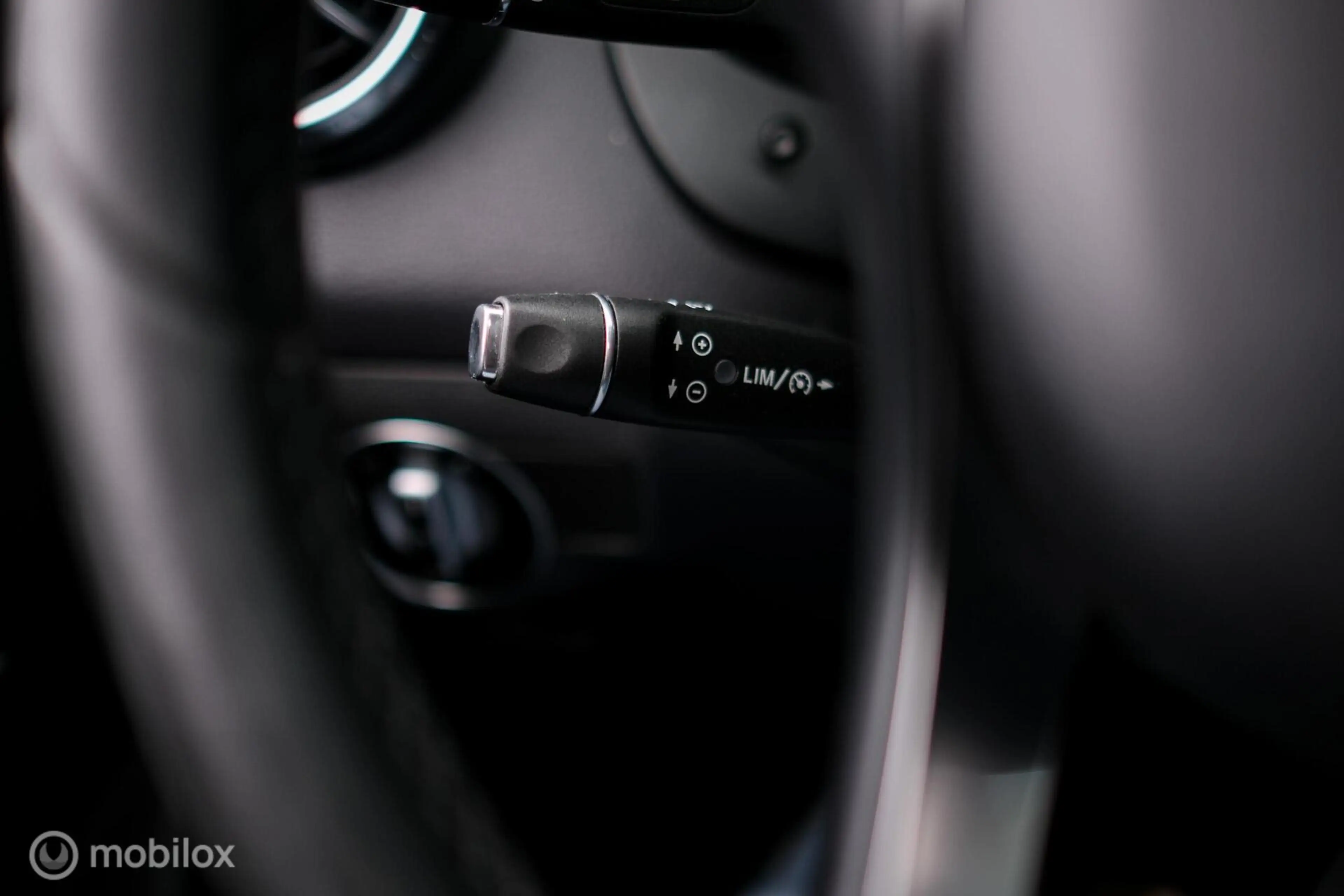 Mercedes-Benz GLA 180 | Glazen schuifdak | NAP NL auto | Camera | Cruise — photo 28